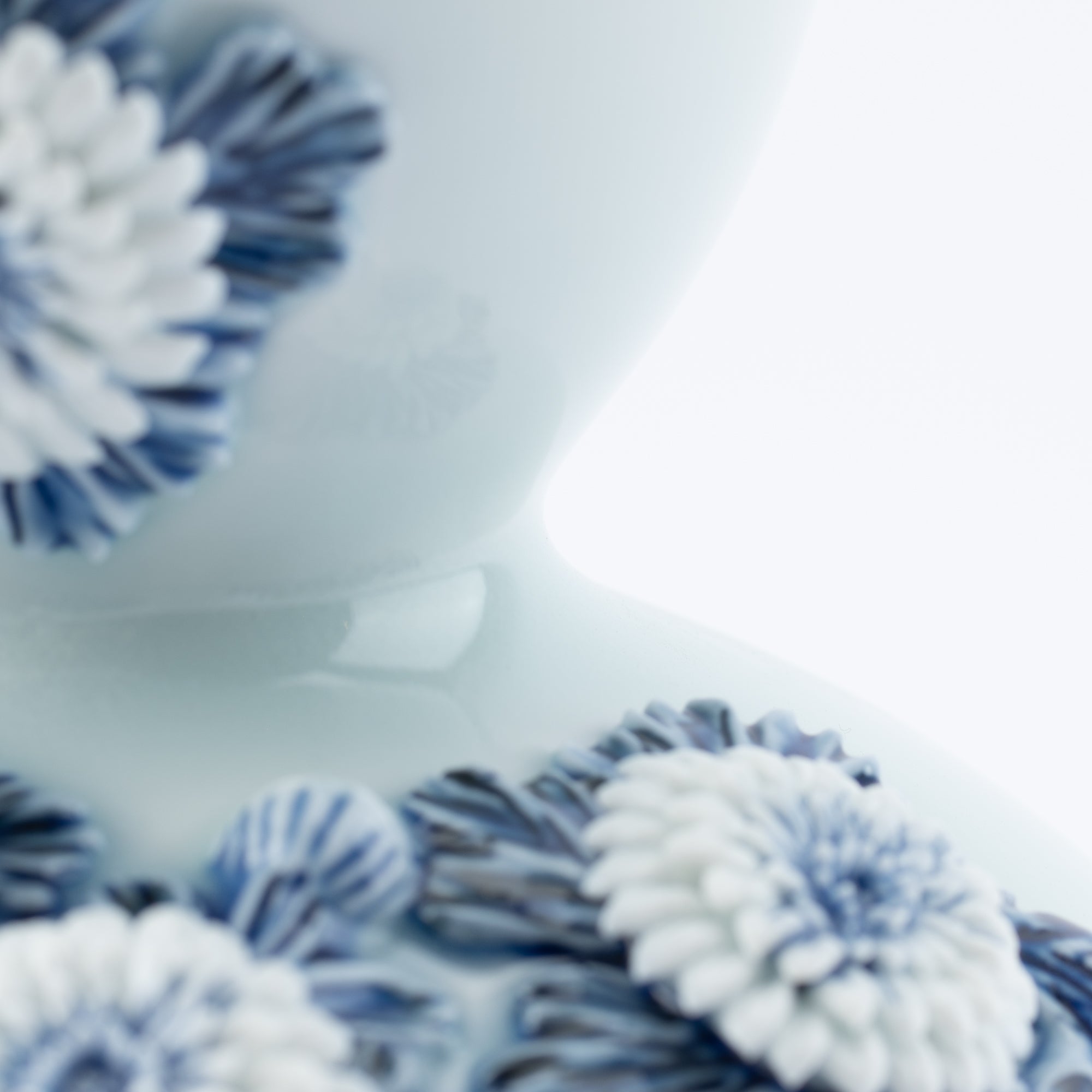 Hirado Chrysanthemum Sometsuke Flower Vase