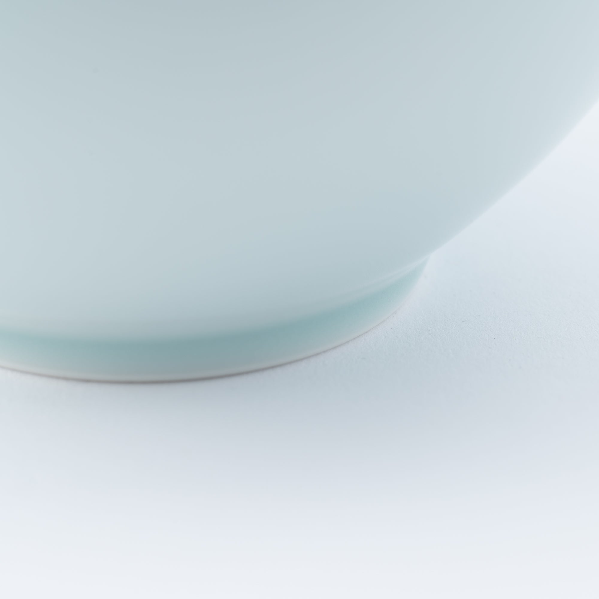 Hirado Chrysanthemum Sometsuke Flower Vase