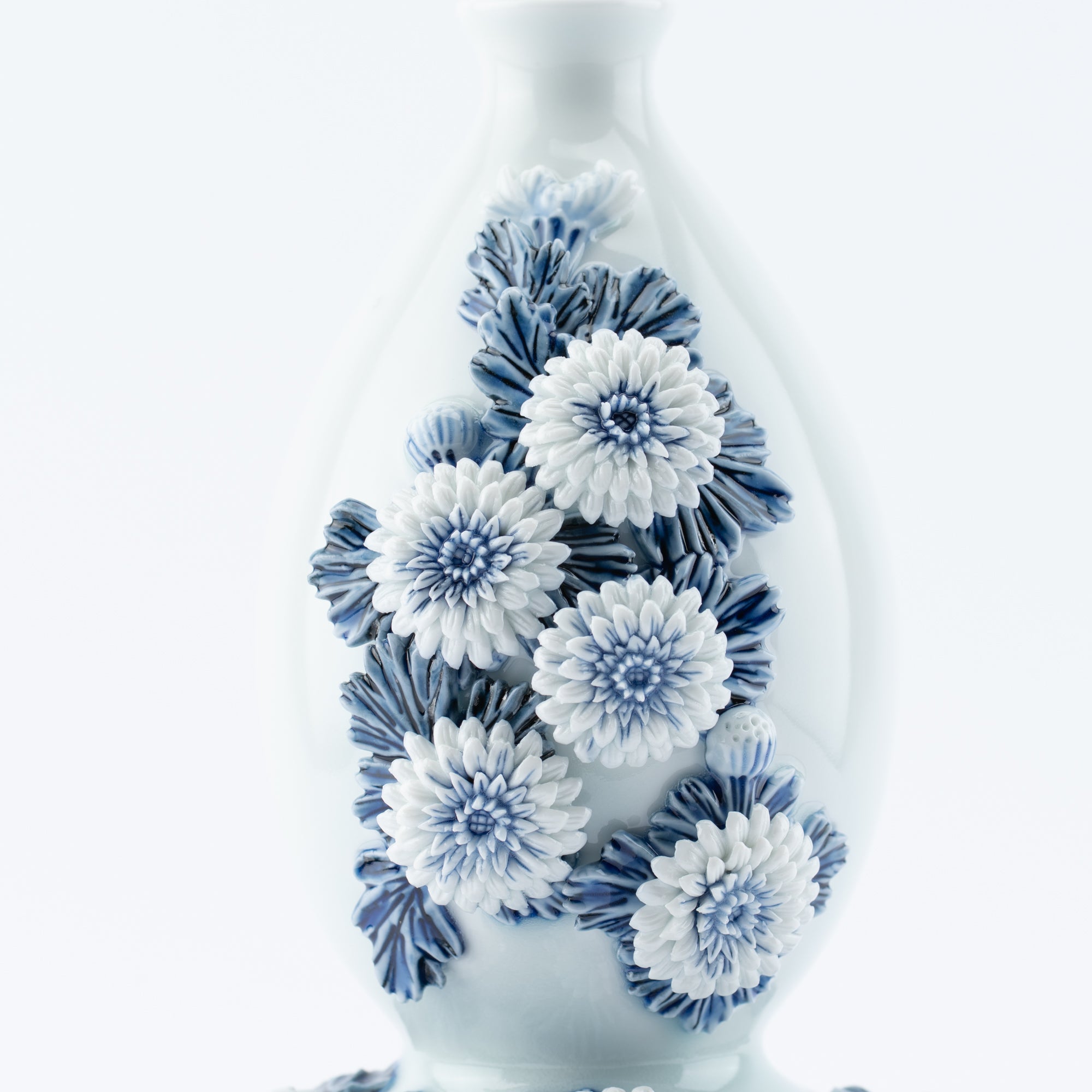 Hirado Chrysanthemum Sometsuke Flower Vase