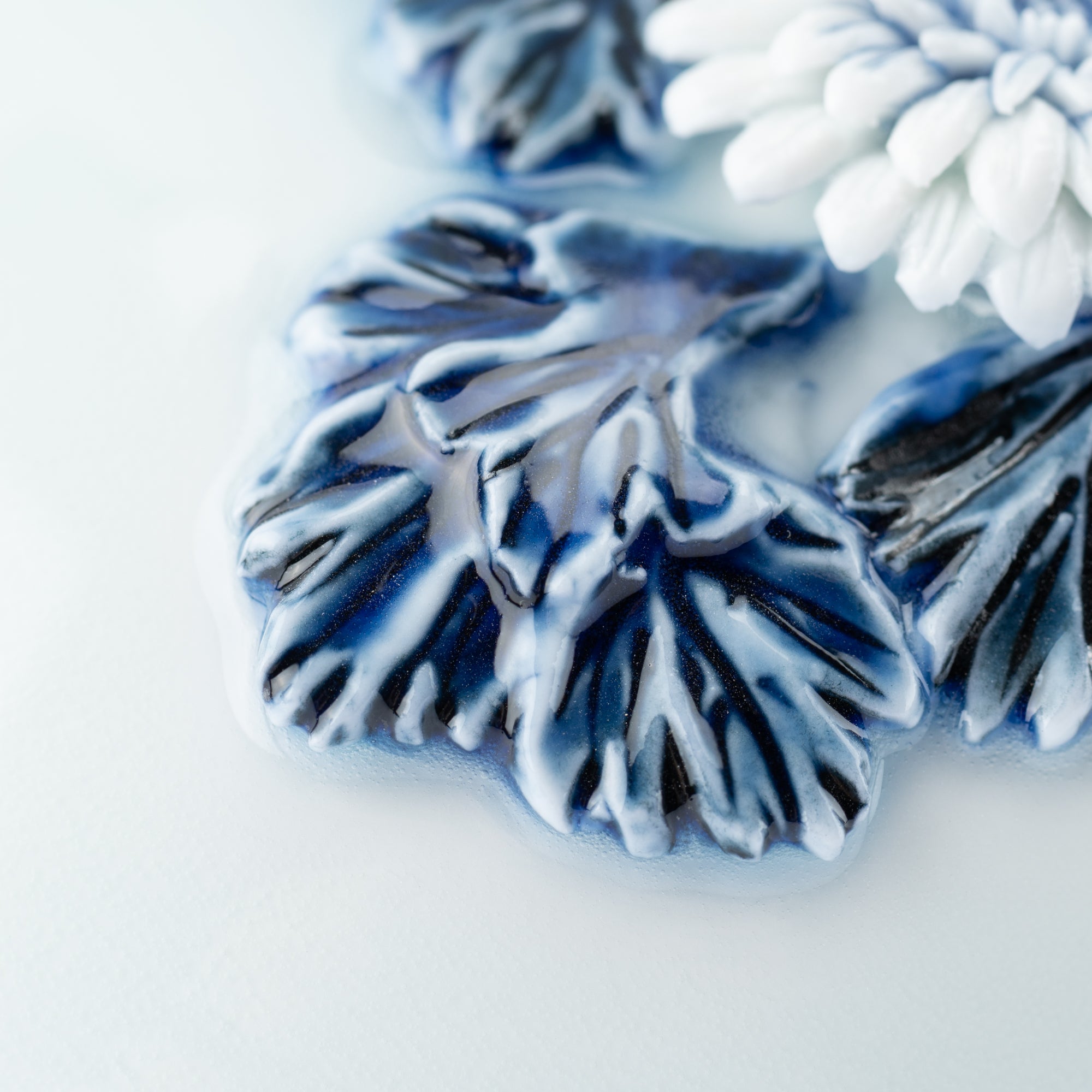 Hirado Chrysanthemum Sometsuke Flower Vase