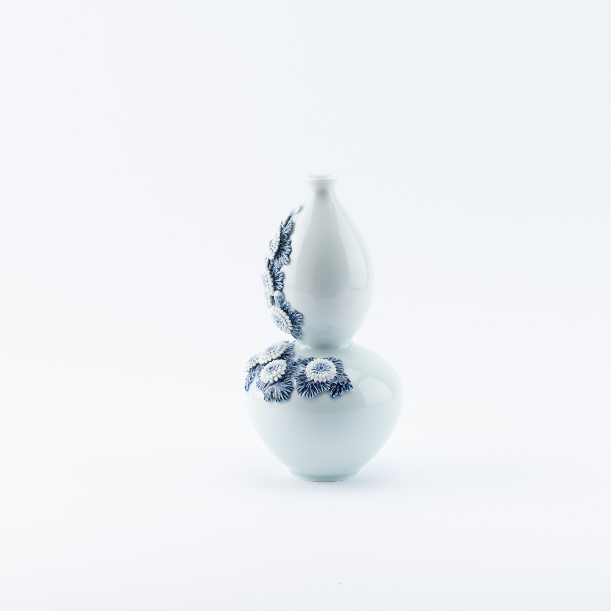 Hirado Chrysanthemum Sometsuke Flower Vase