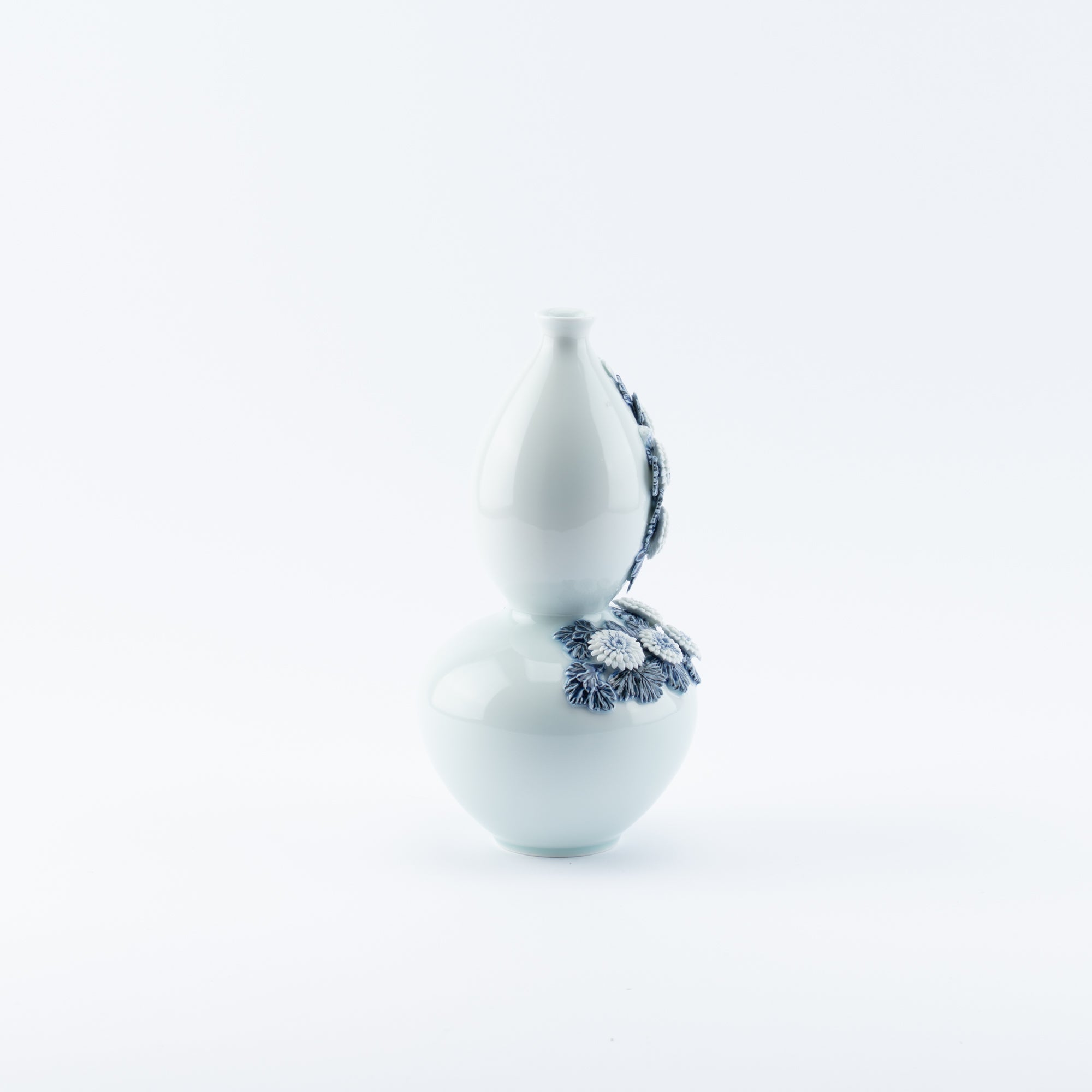 Hirado Chrysanthemum Sometsuke Flower Vase