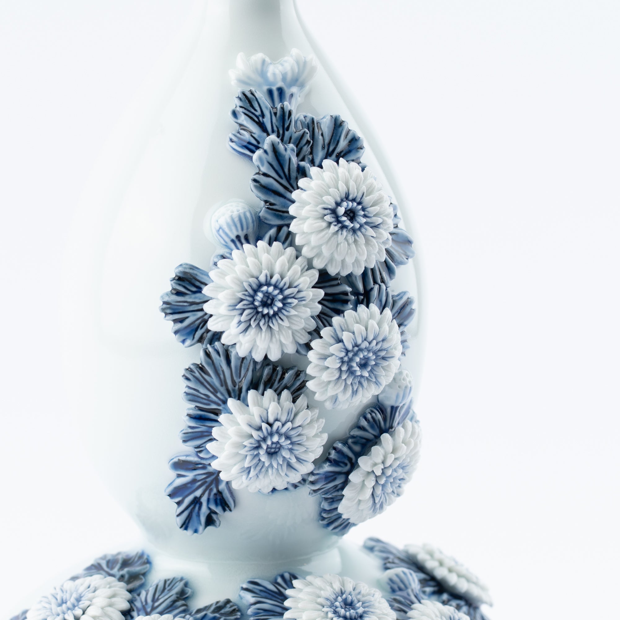 Hirado Chrysanthemum Sometsuke Flower Vase