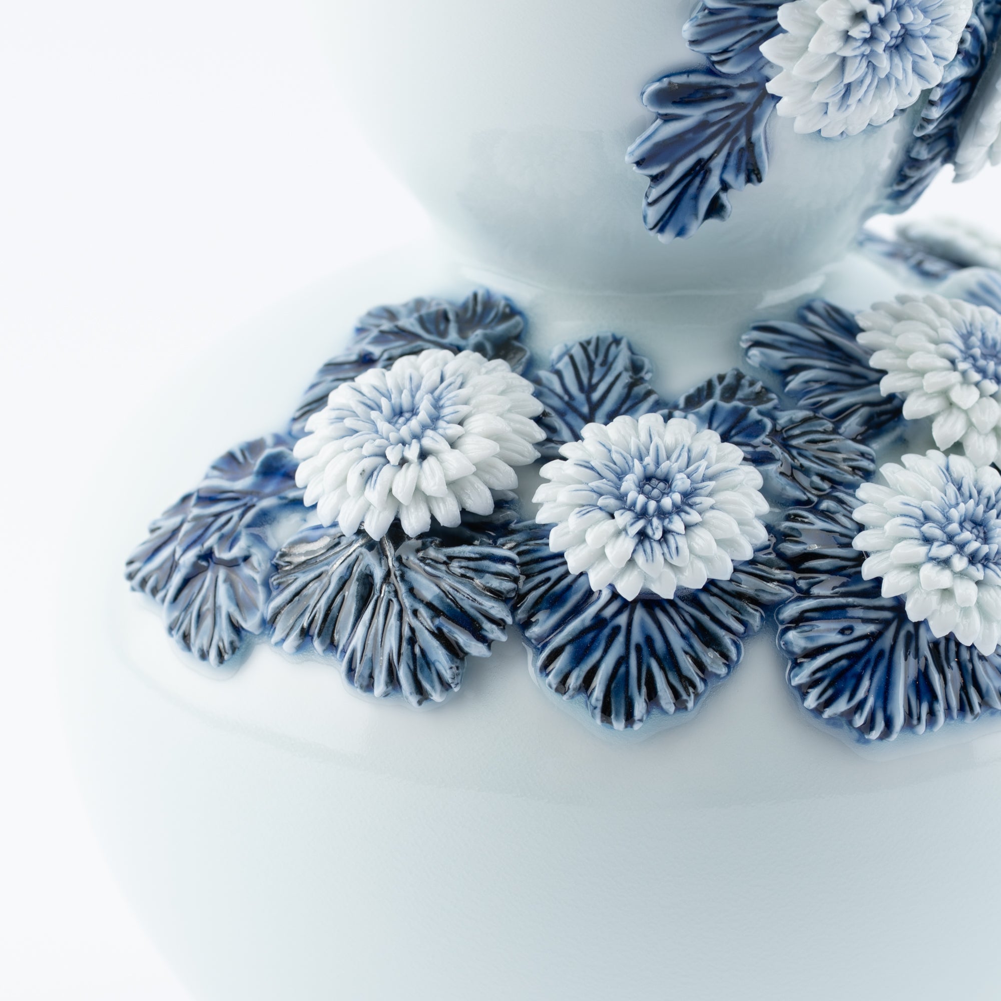 Hirado Chrysanthemum Sometsuke Flower Vase