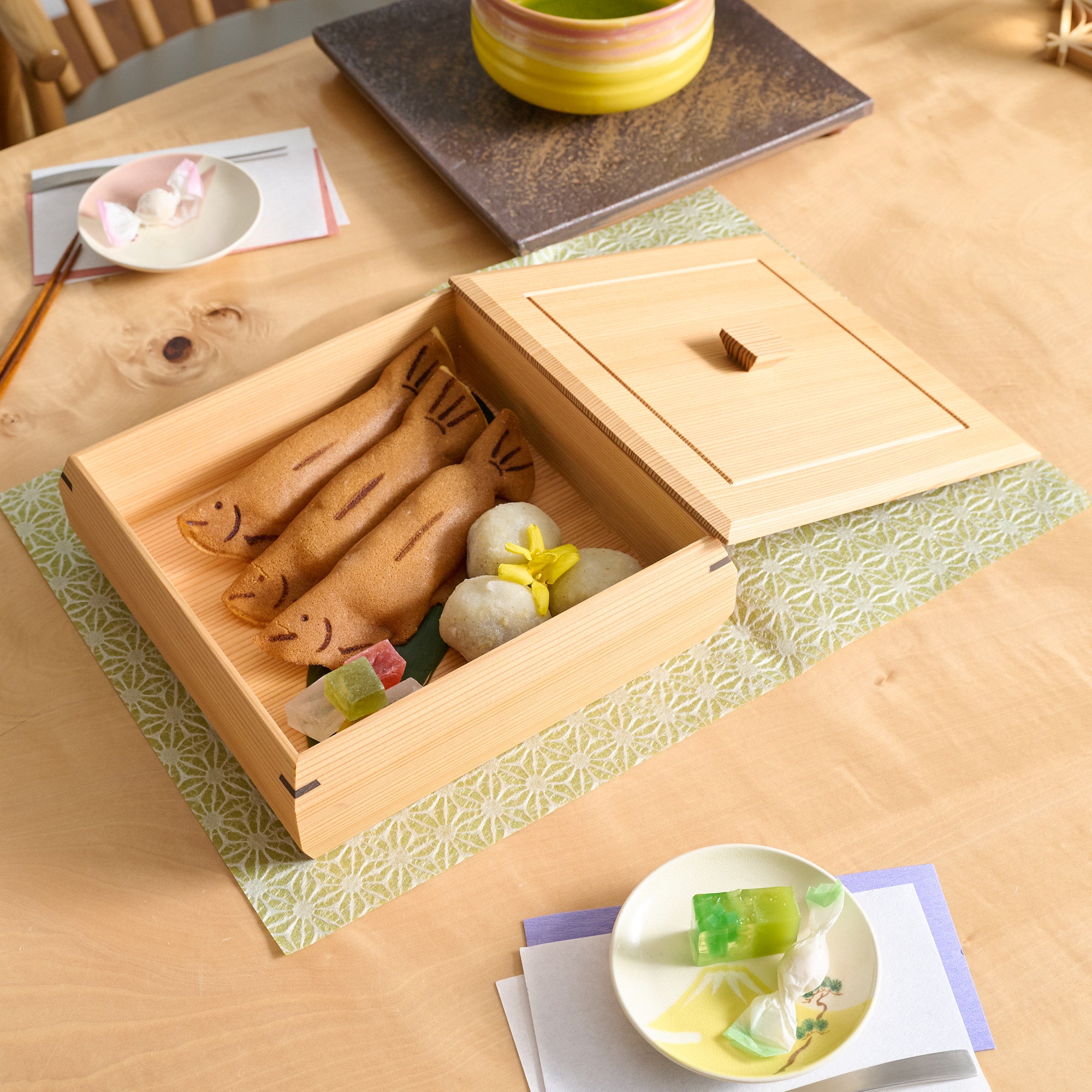Wood‑grain Candy Box