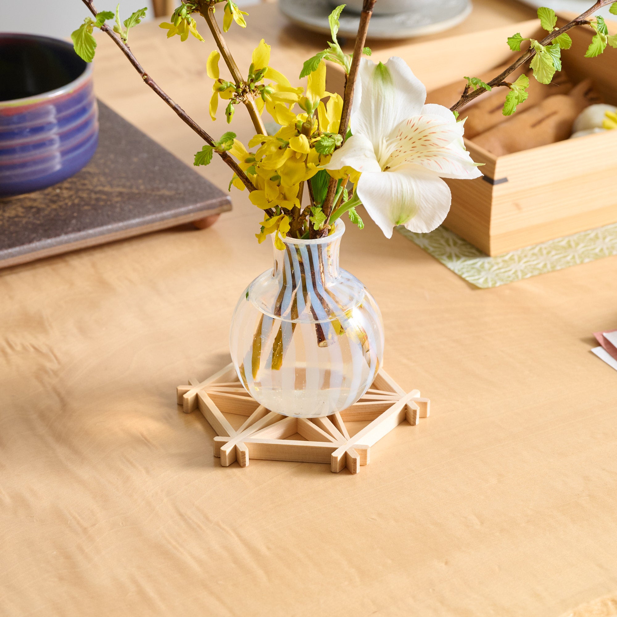 Taisho Roman Tokusa Single Flower Vase