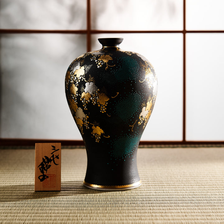 Morikin Grape Pattern Aochibu Vase