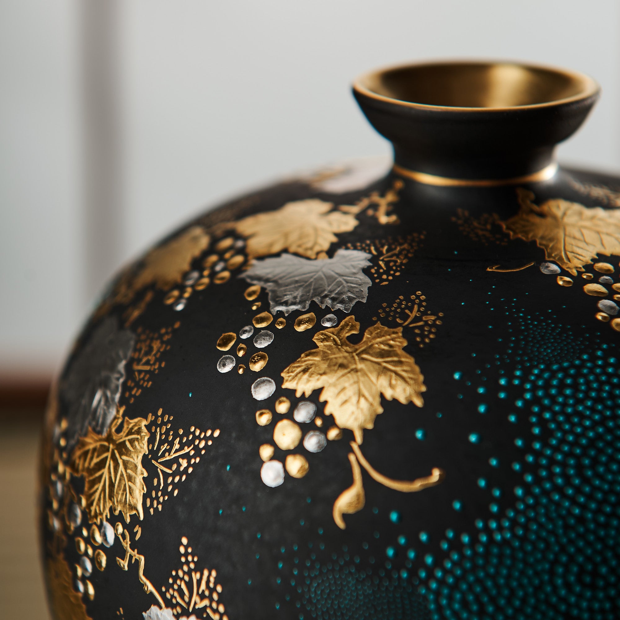 Morikin Grape Pattern Aochibu Vase