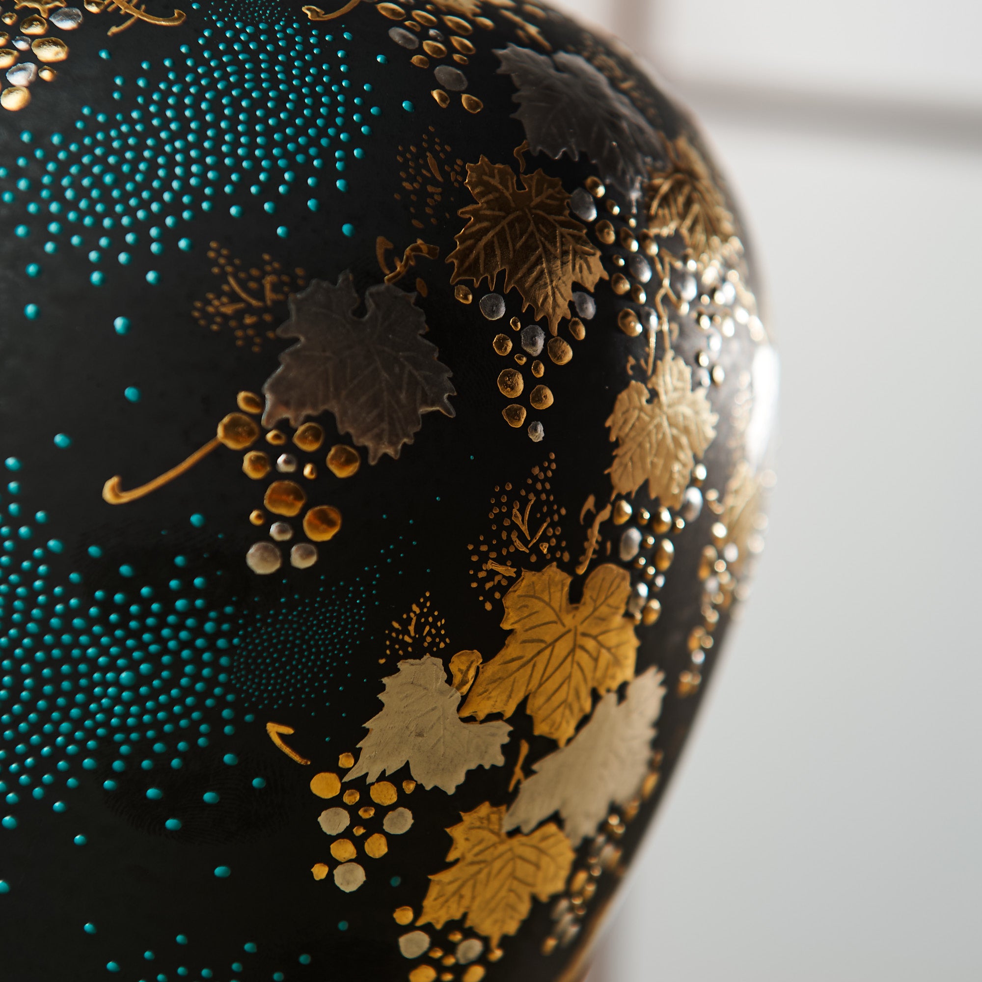 Morikin Grape Pattern Aochibu Vase