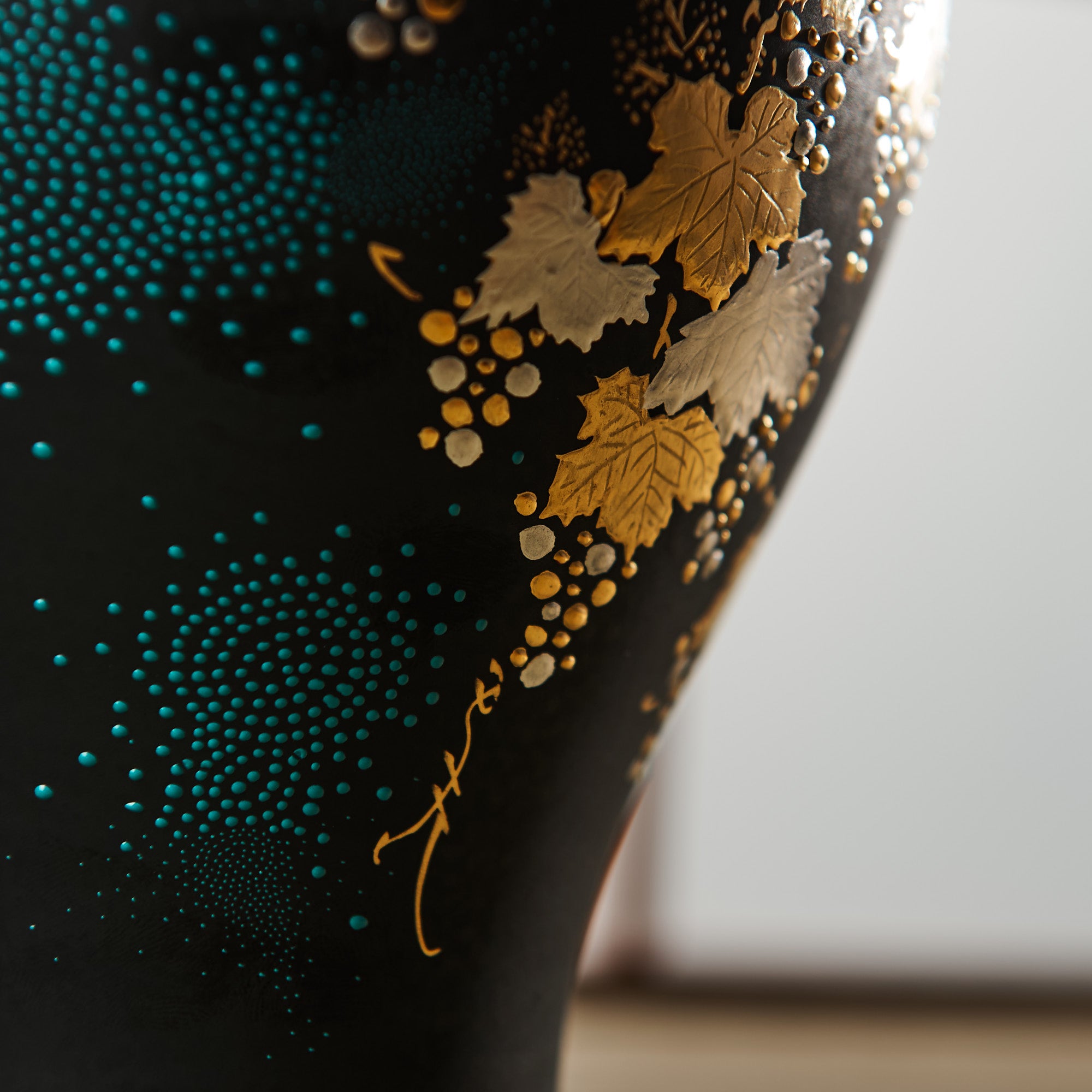 Morikin Grape Pattern Aochibu Vase
