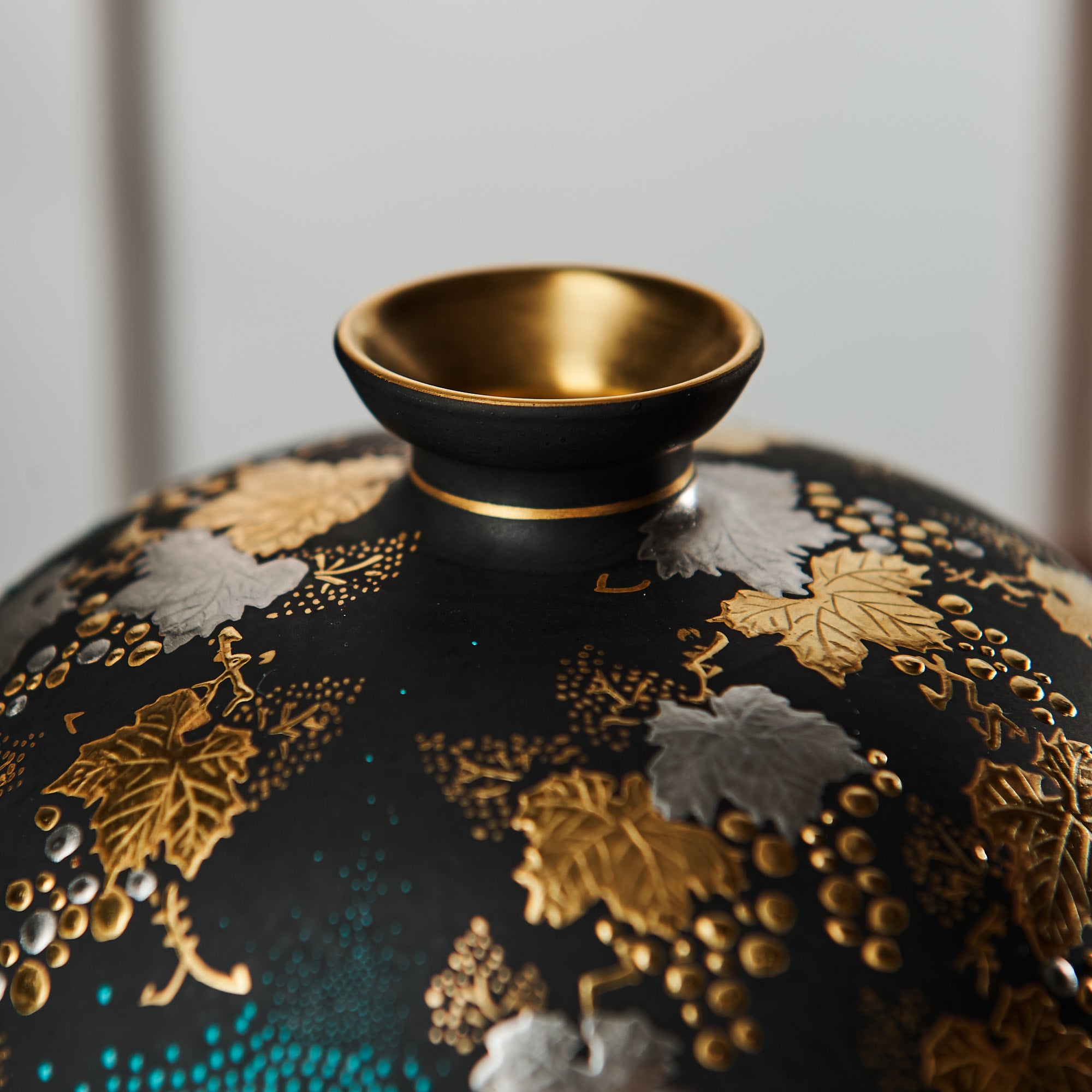 Morikin Grape Pattern Aochibu Vase