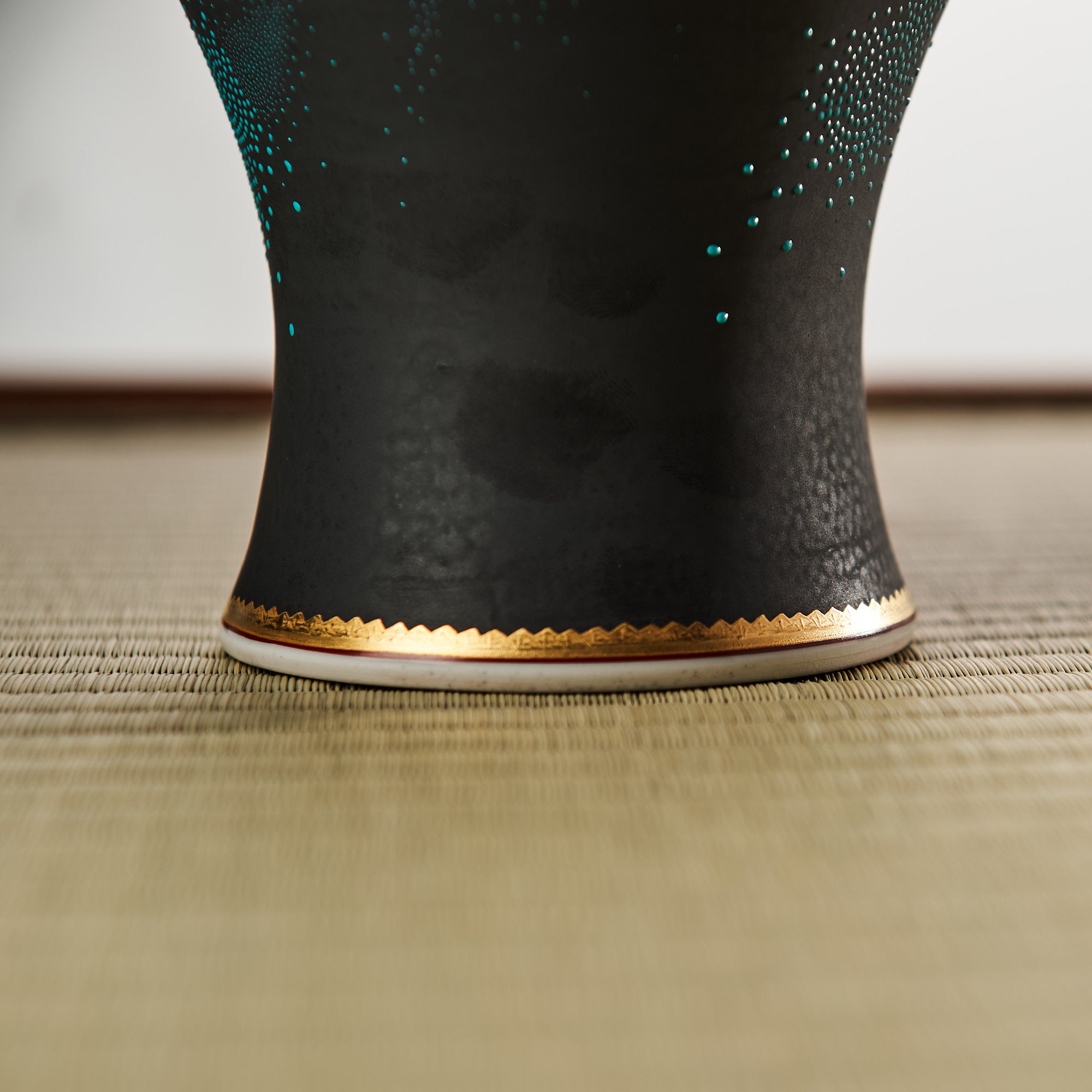 Morikin Grape Pattern Aochibu Vase