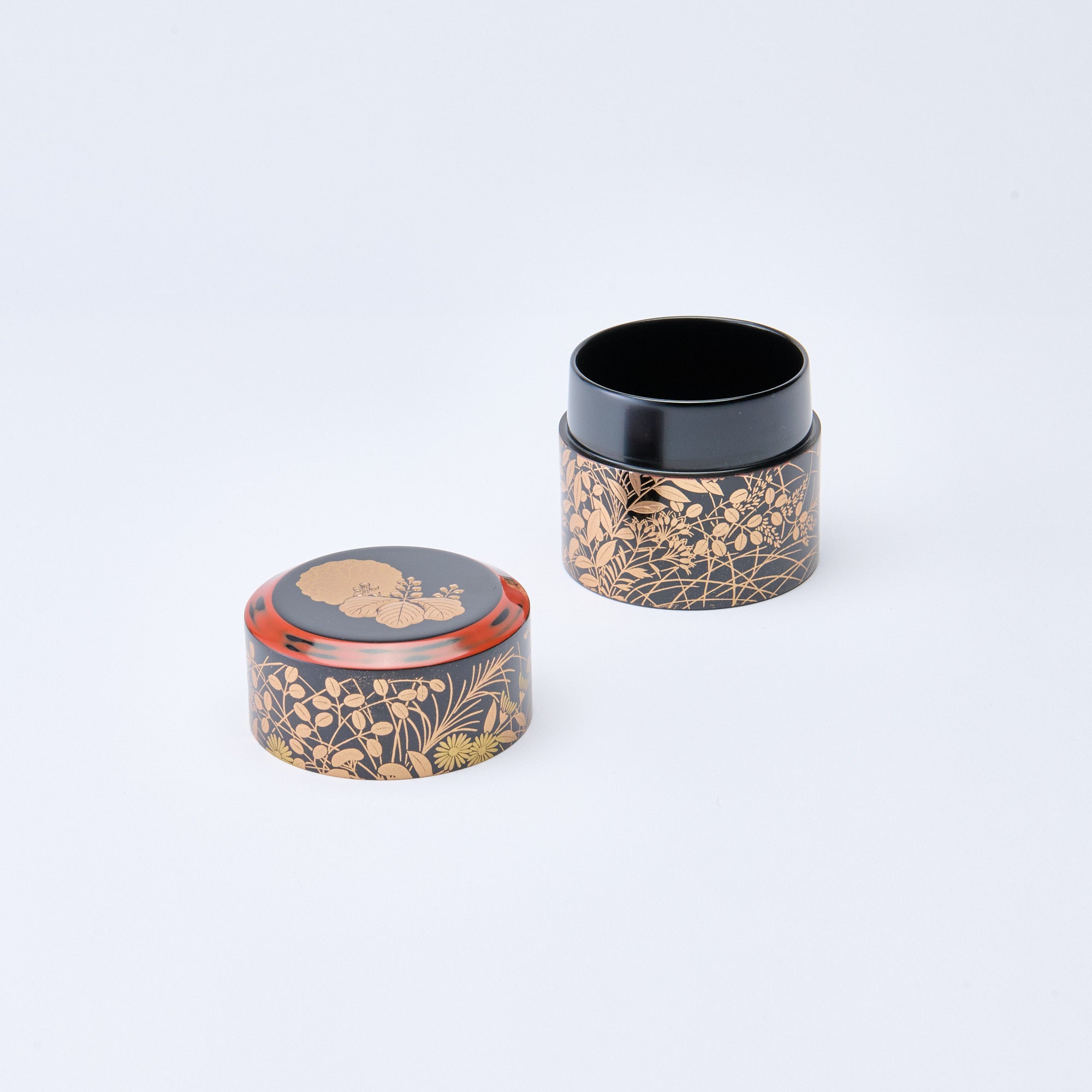 Golden Chrysanthemum and Paulownia Nakatsugi Matcha Container