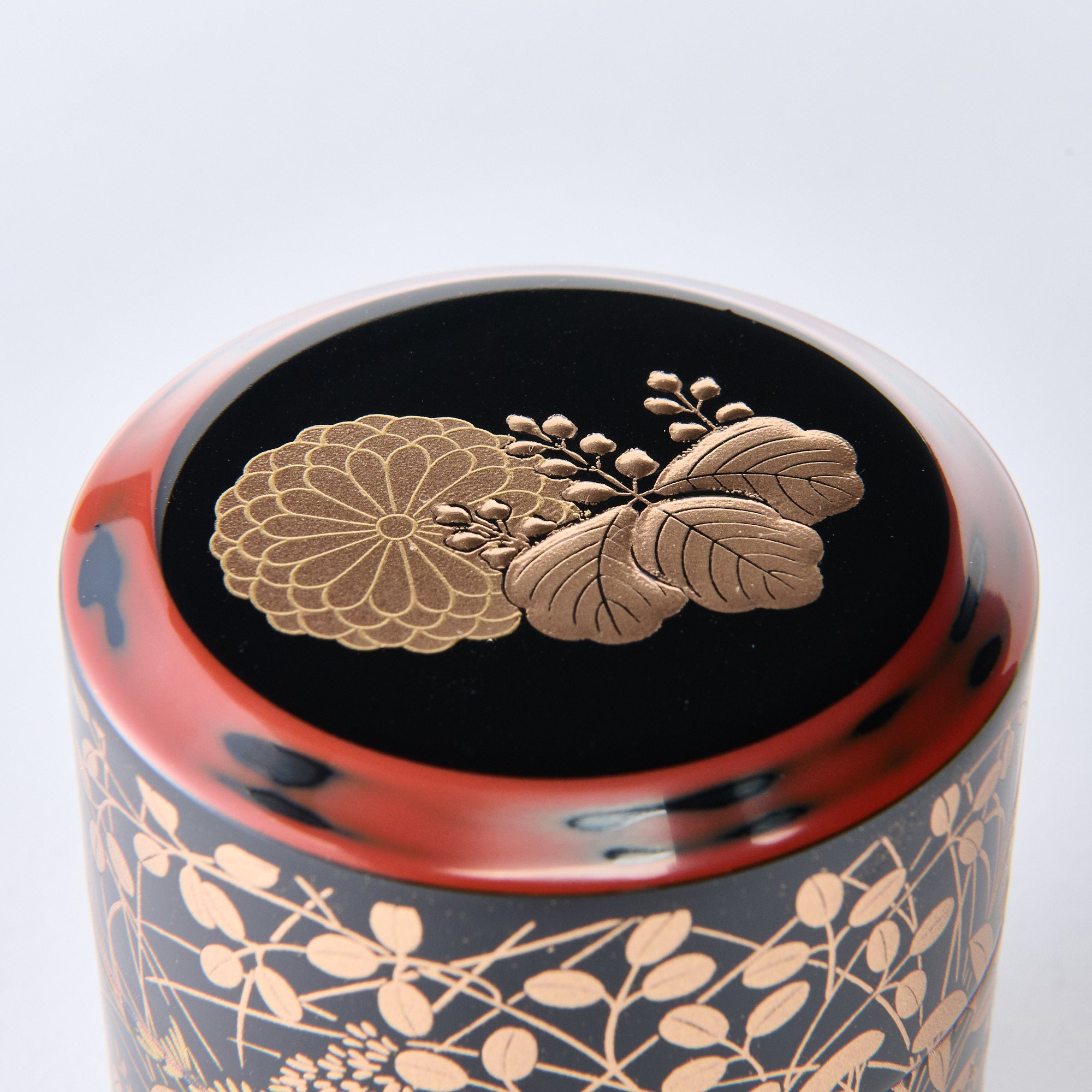 Golden Chrysanthemum and Paulownia Nakatsugi Matcha Container