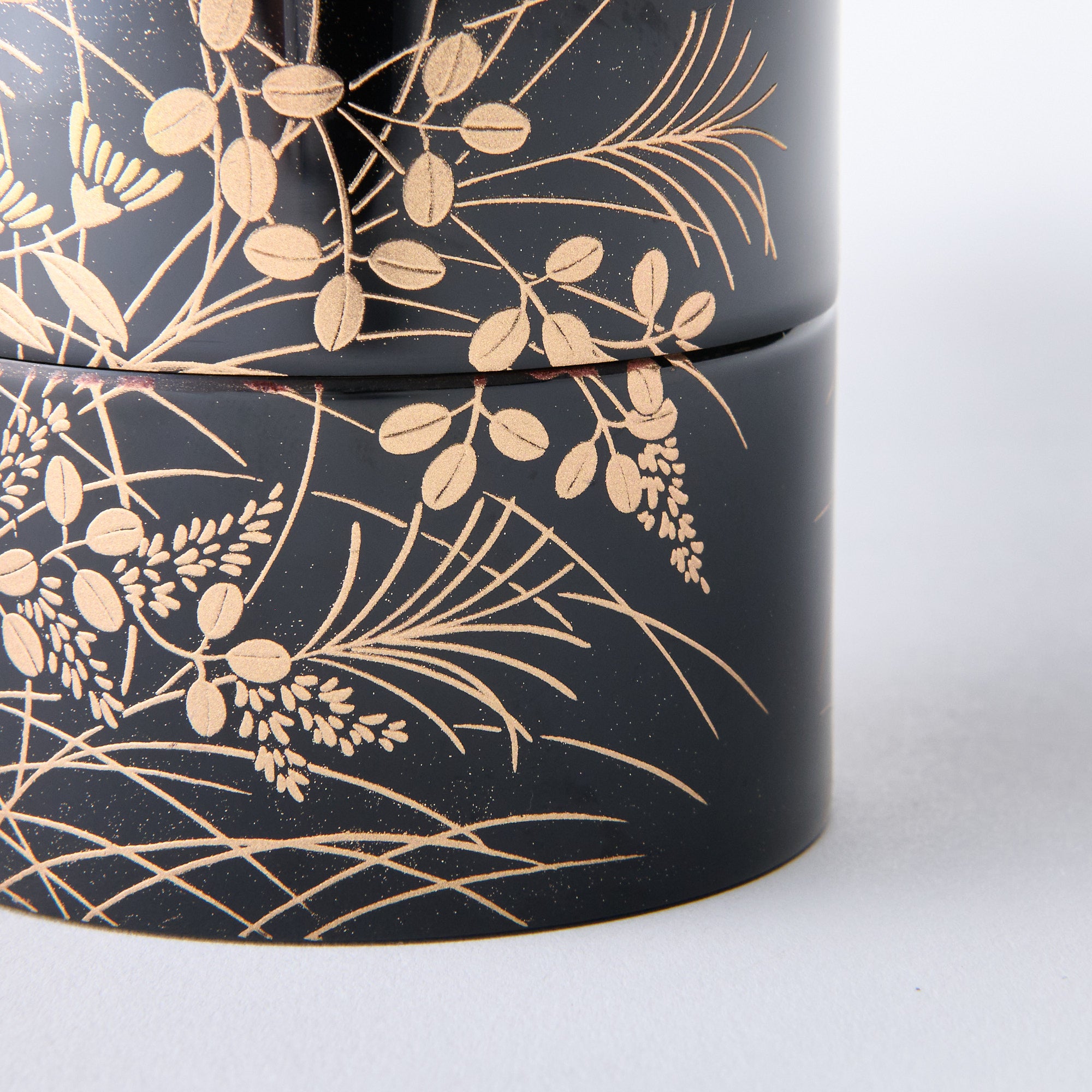 Golden Chrysanthemum and Paulownia Nakatsugi Matcha Container