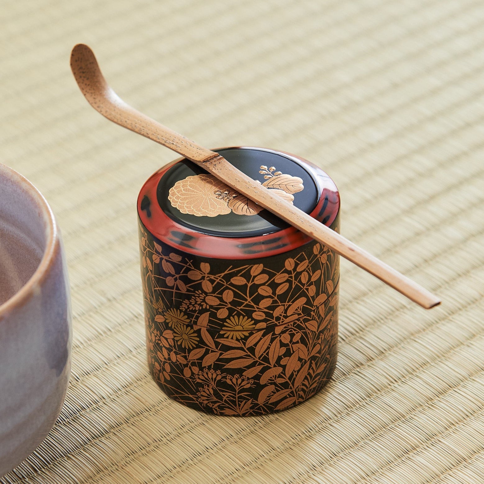 Golden Chrysanthemum and Paulownia Nakatsugi Matcha Container