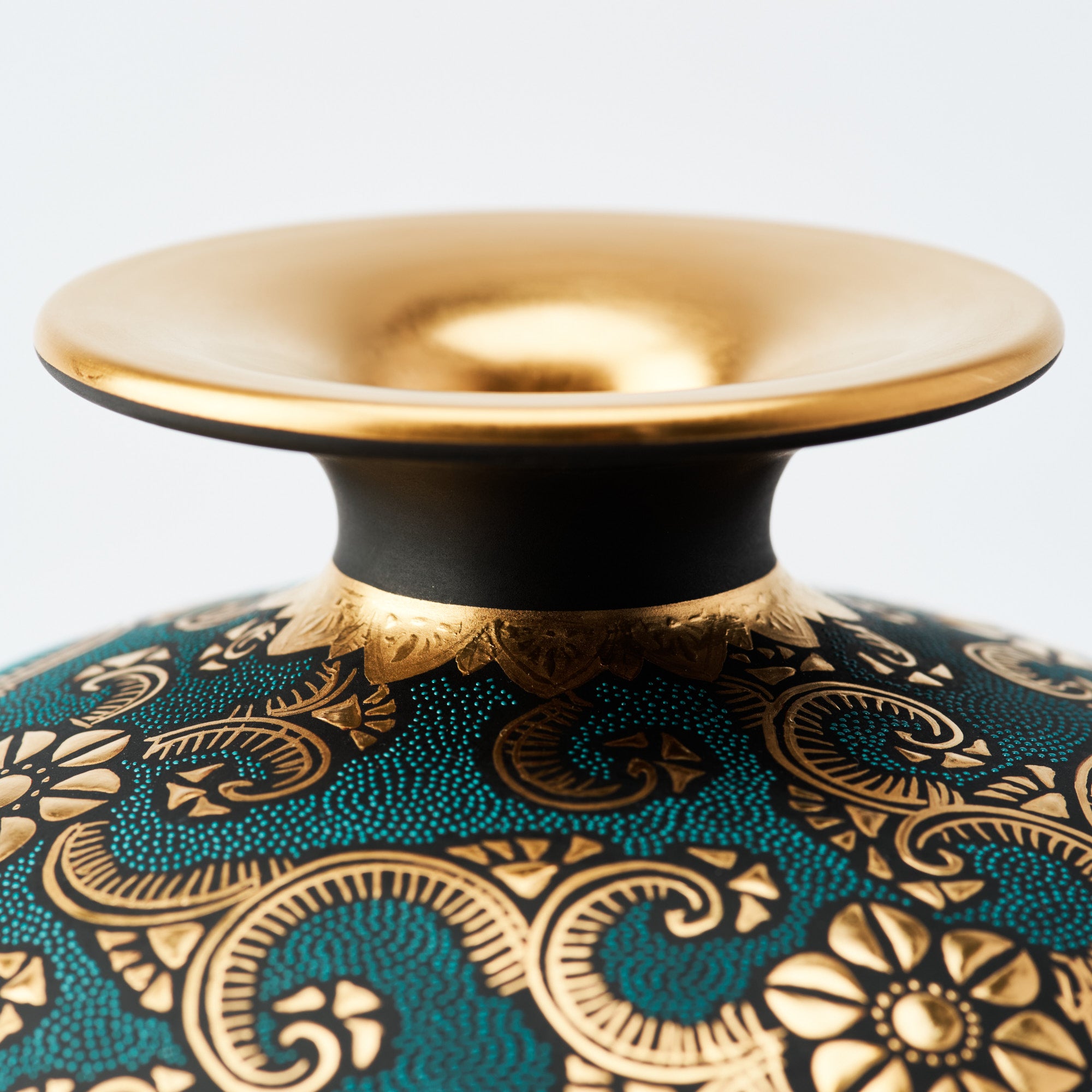 Morikin Clematis Arabesque Aochibu Round Vase