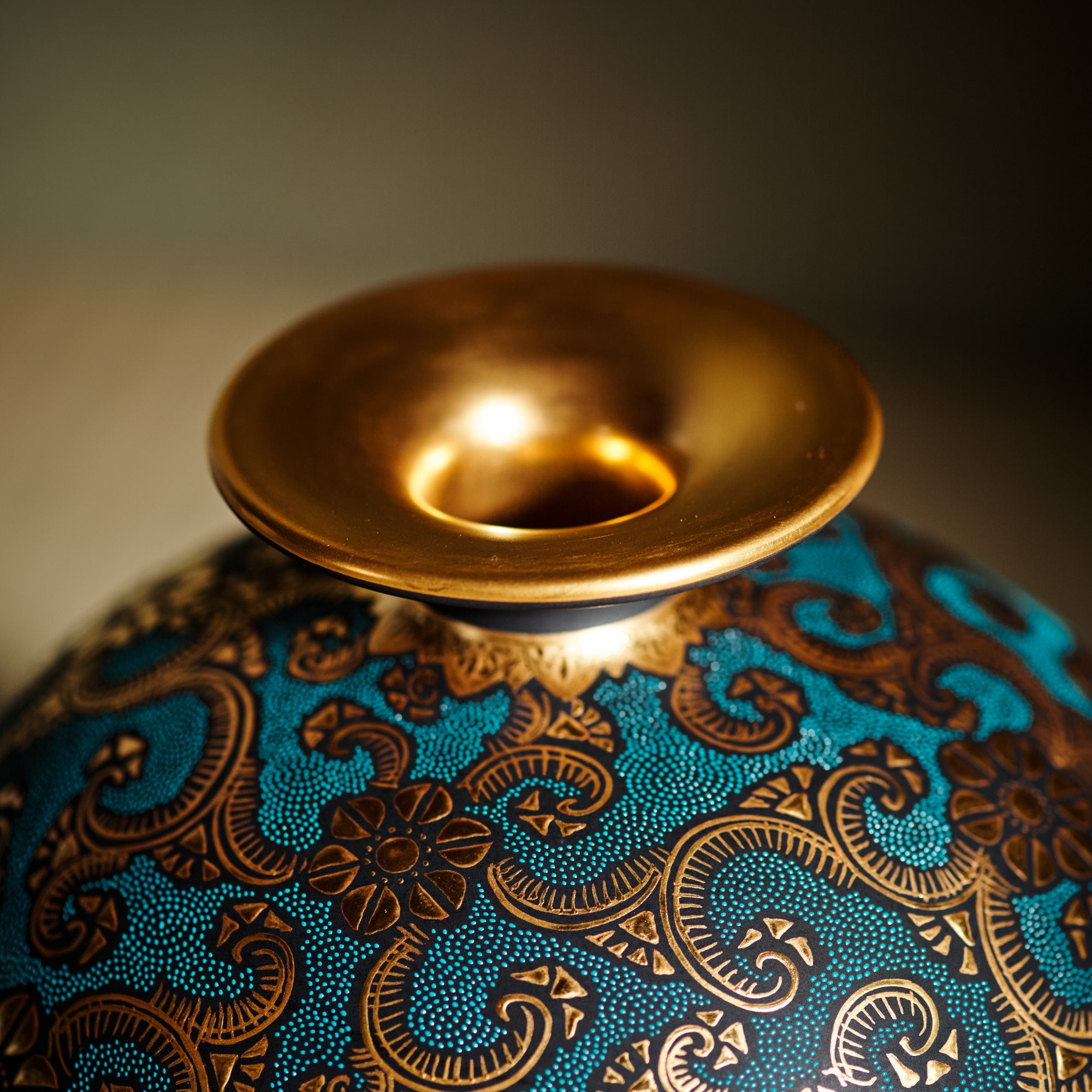 Morikin Clematis Arabesque Aochibu Round Vase