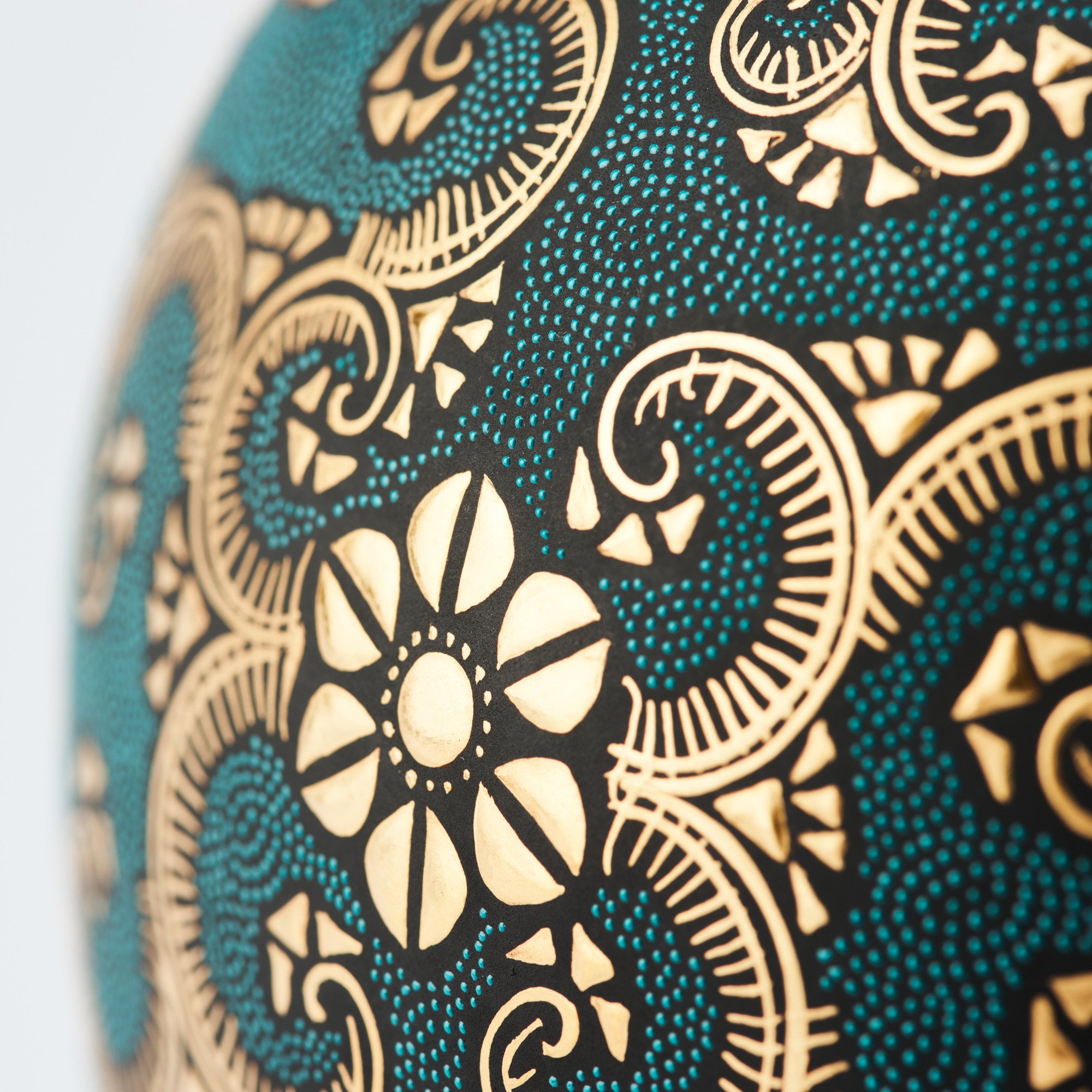 Morikin Clematis Arabesque Aochibu Round Vase