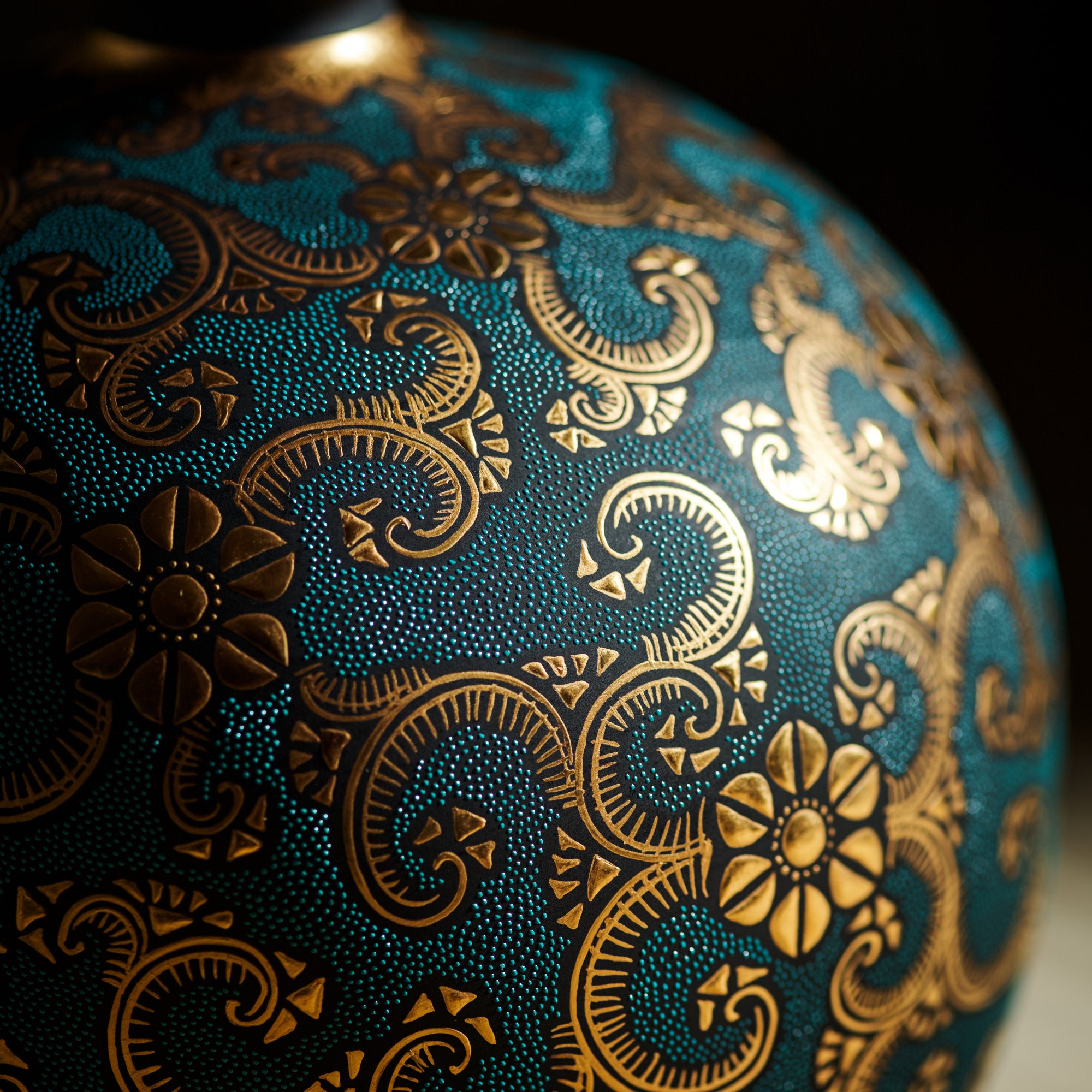 Morikin Clematis Arabesque Aochibu Round Vase