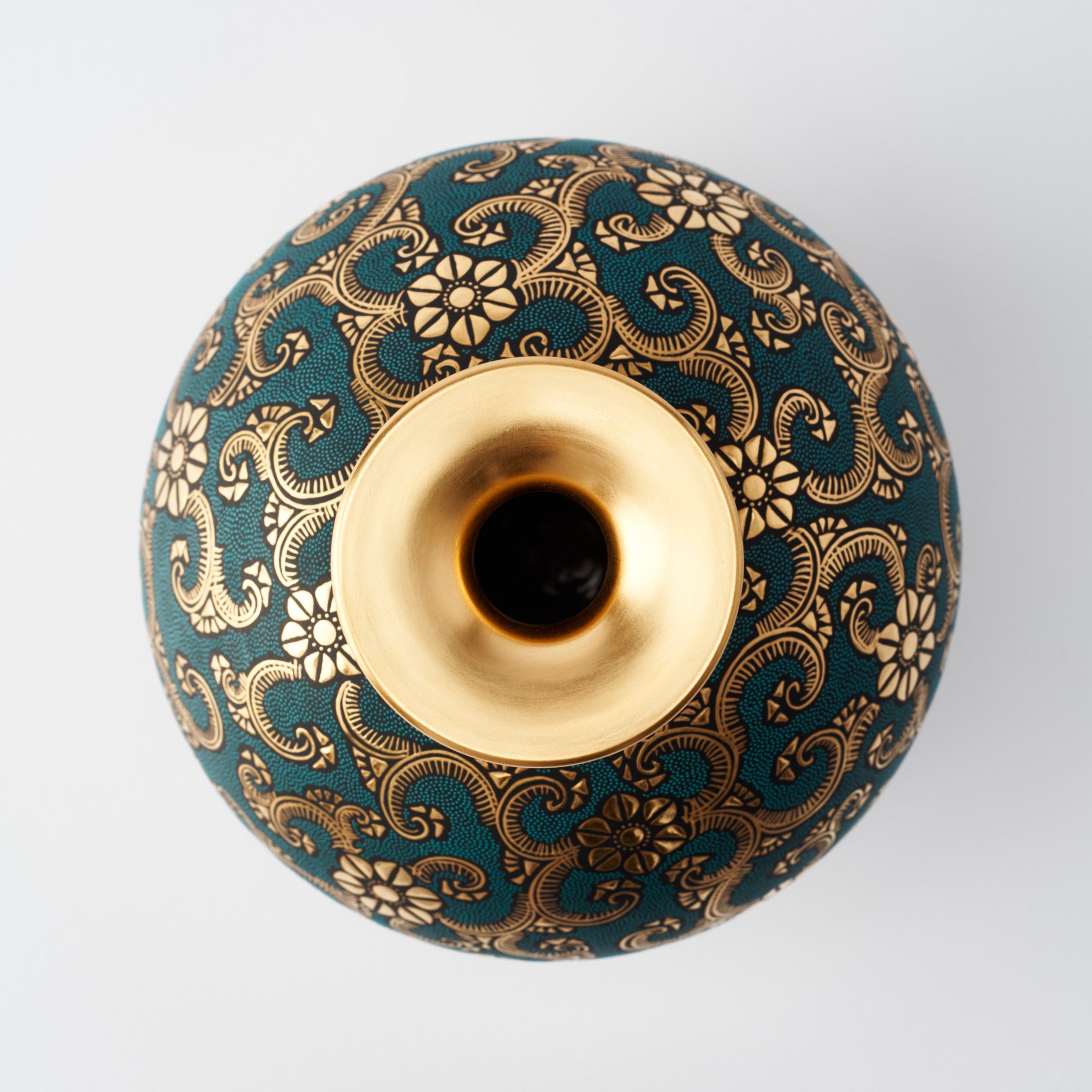 Morikin Clematis Arabesque Aochibu Round Vase