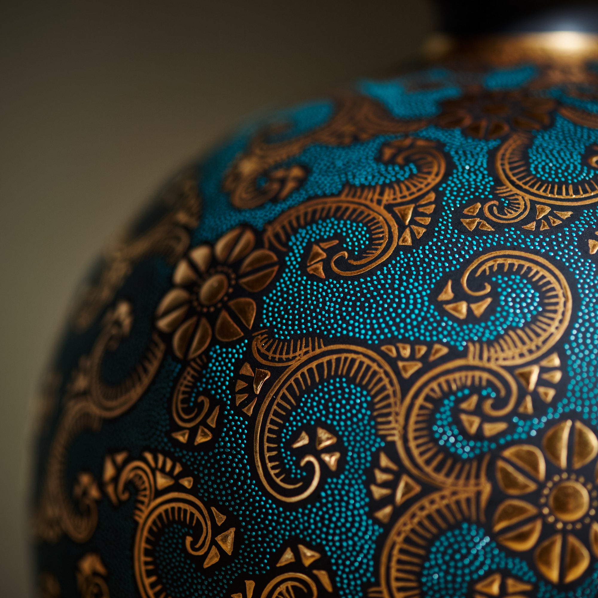 Morikin Clematis Arabesque Aochibu Round Vase