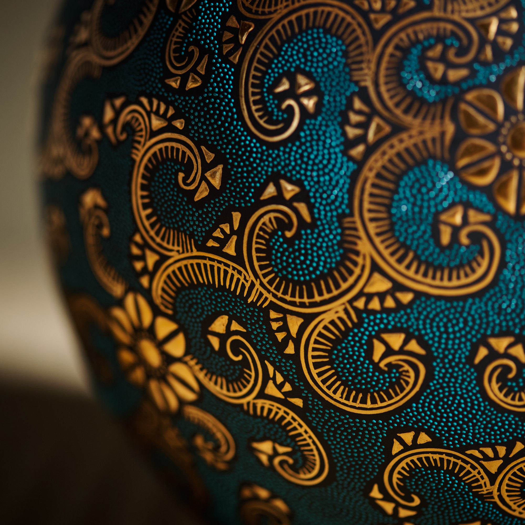 Morikin Clematis Arabesque Aochibu Round Vase