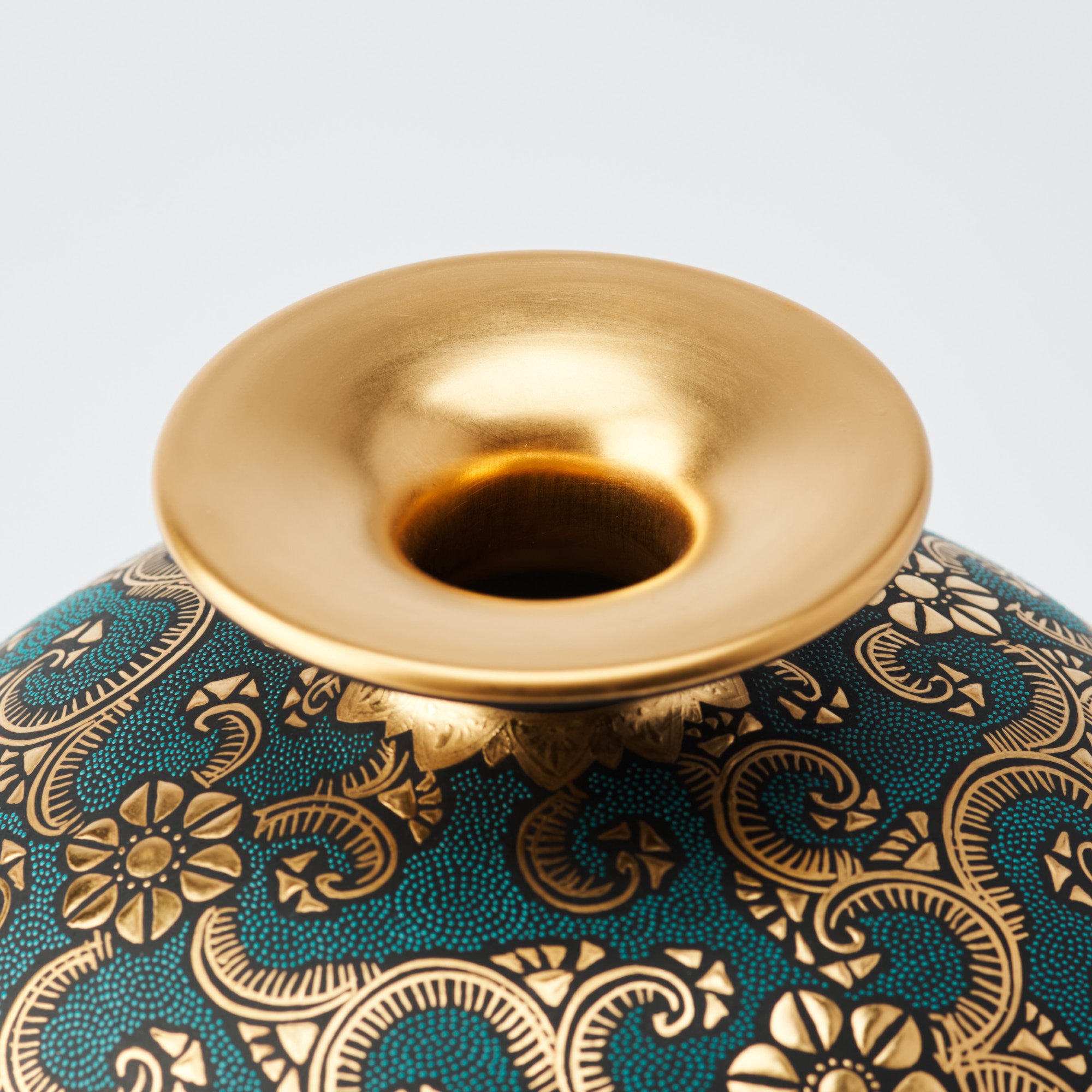 Morikin Clematis Arabesque Aochibu Round Vase