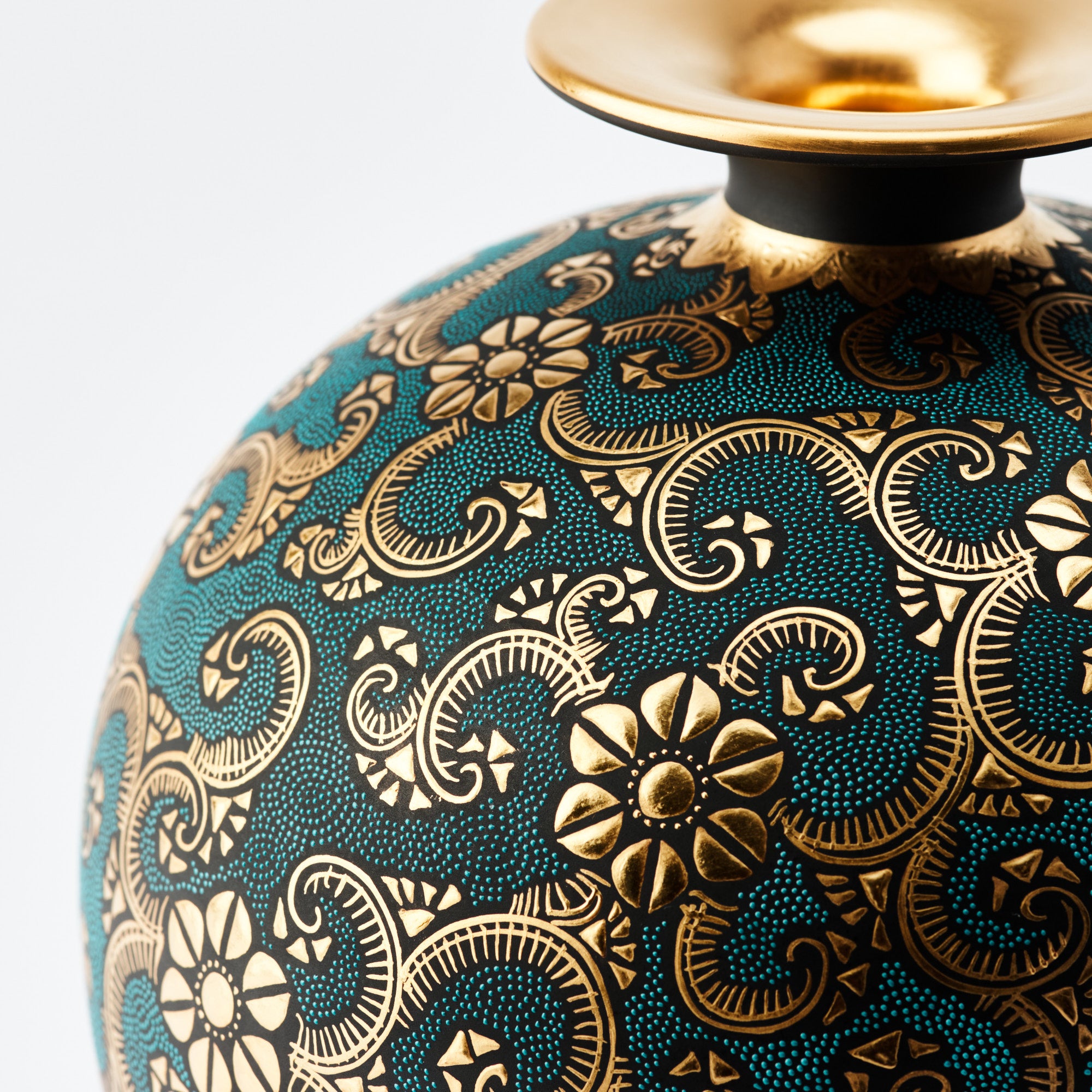 Morikin Clematis Arabesque Aochibu Round Vase