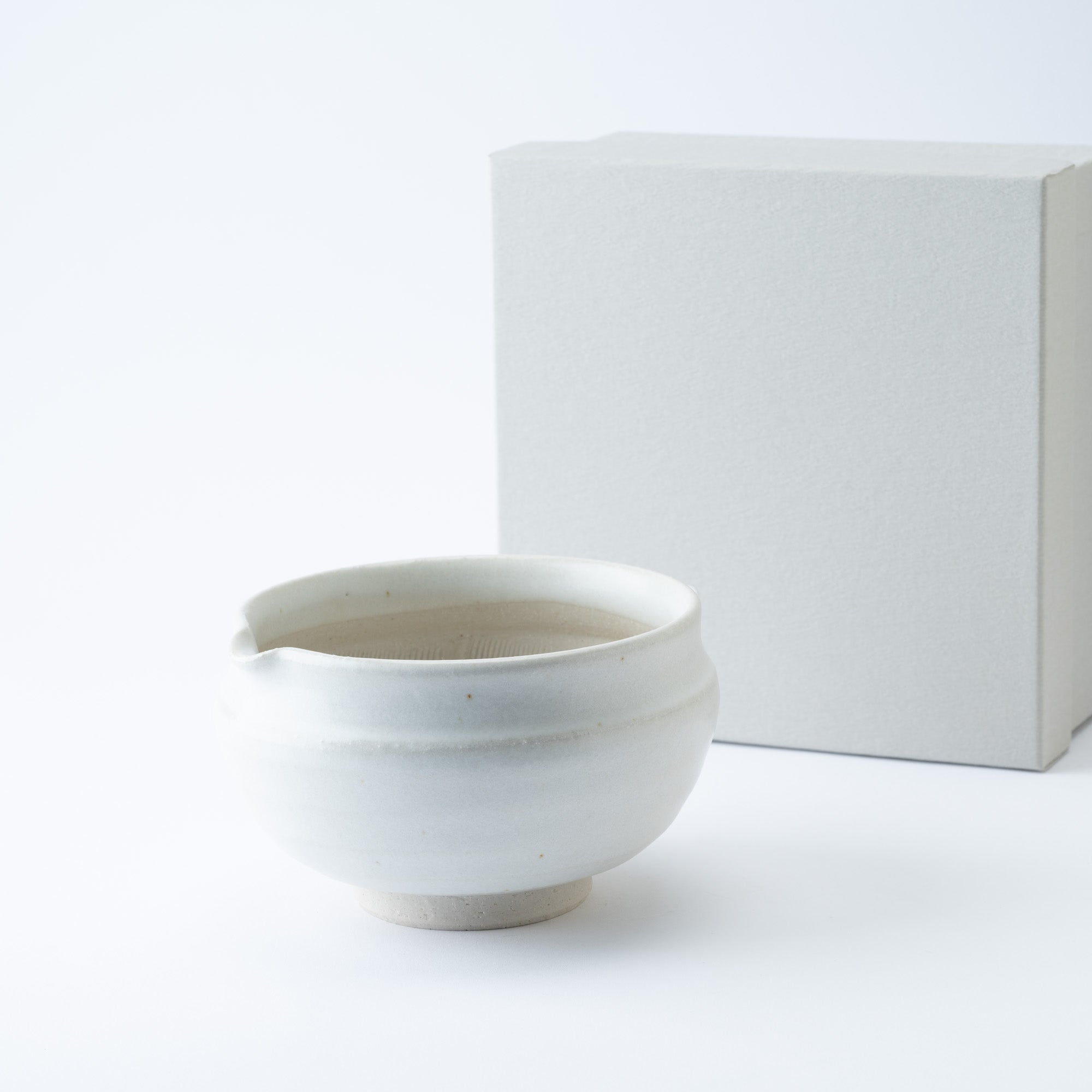 White Round Mortar with Spout 5.9 In