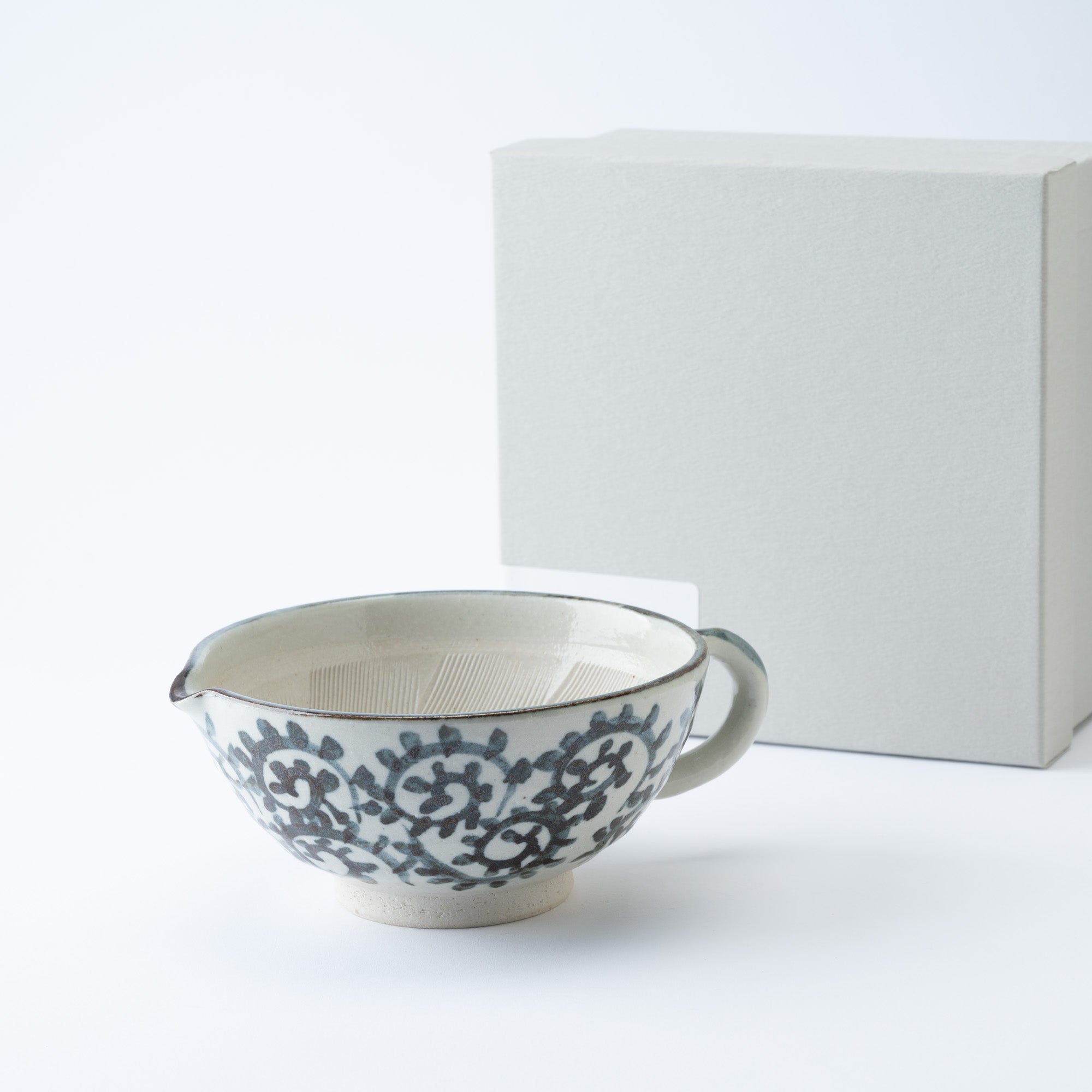 Arabesque Mortar with Spout and Handle 6.1 In