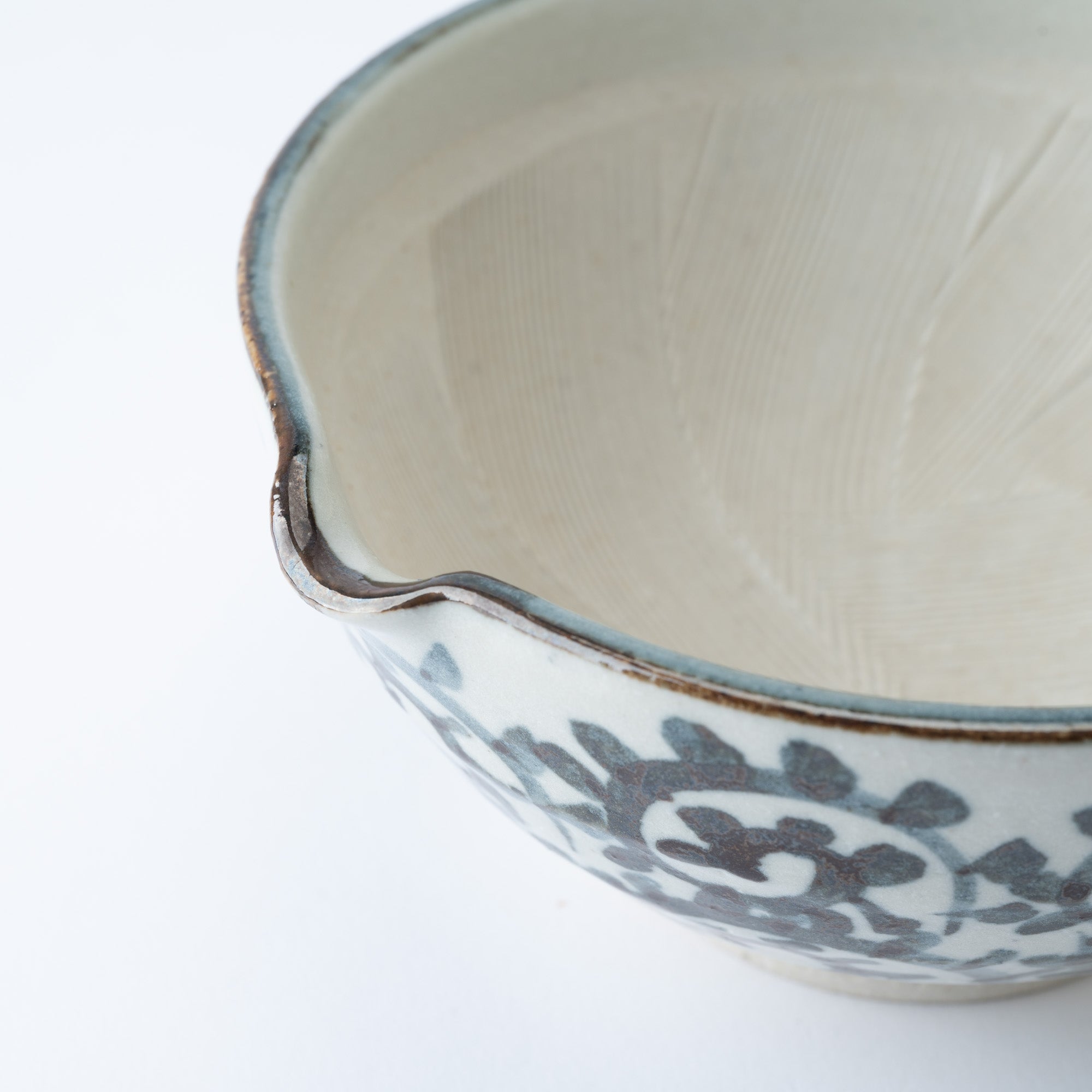 Arabesque Mortar with Spout and Handle 6.1 In