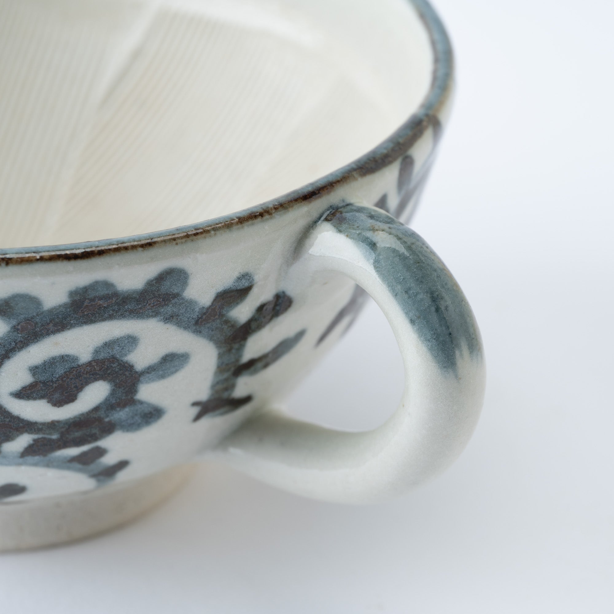 Arabesque Mortar with Spout and Handle 6.1 In