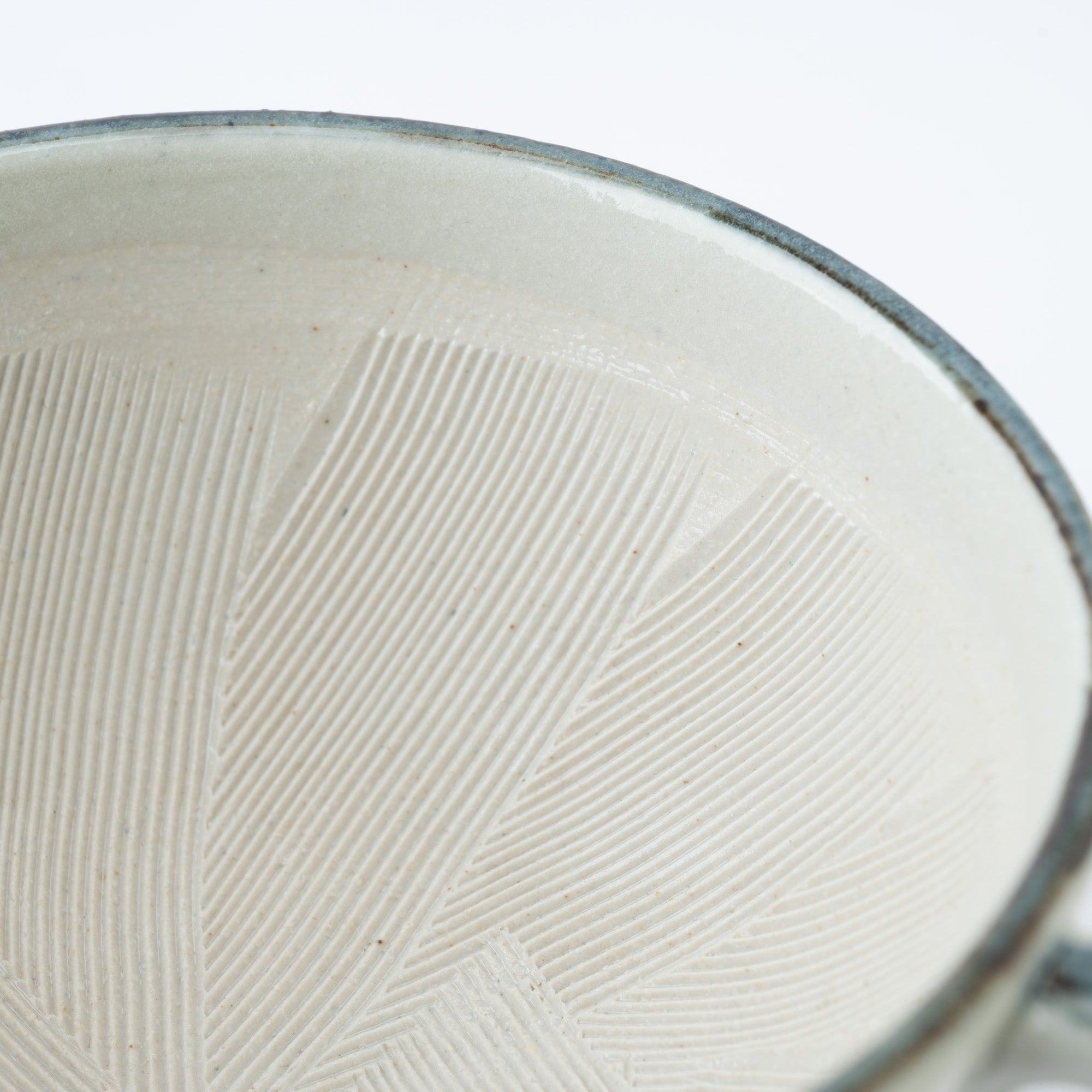 Arabesque Mortar with Spout and Handle 6.1 In