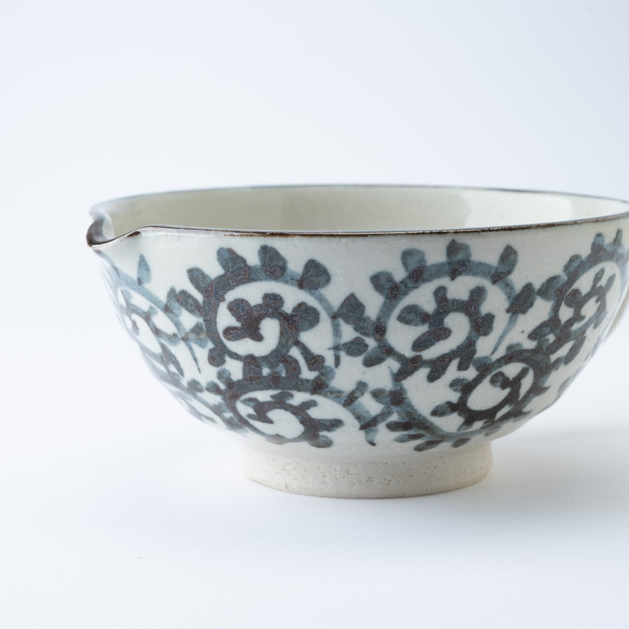 Arabesque Mortar with Spout and Handle 6.1 In