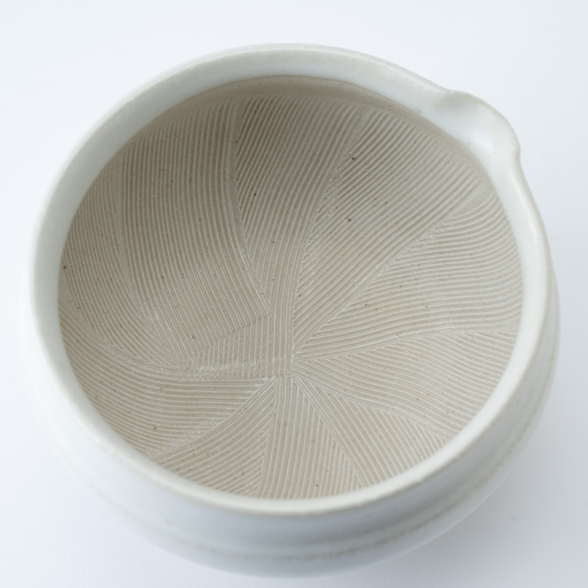 White Round Mortar with Spout 5.9 In