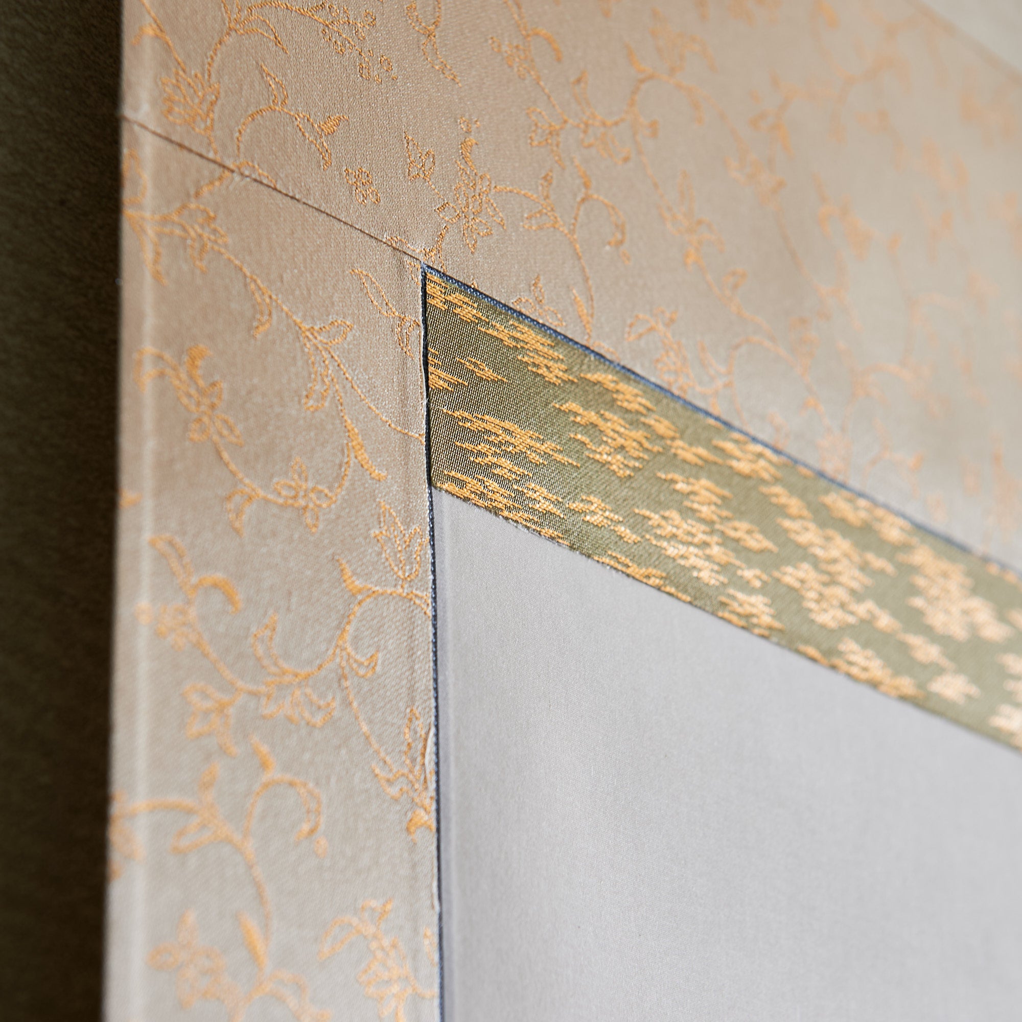 Cat and Butterfly Kakejiku Hanging Scroll