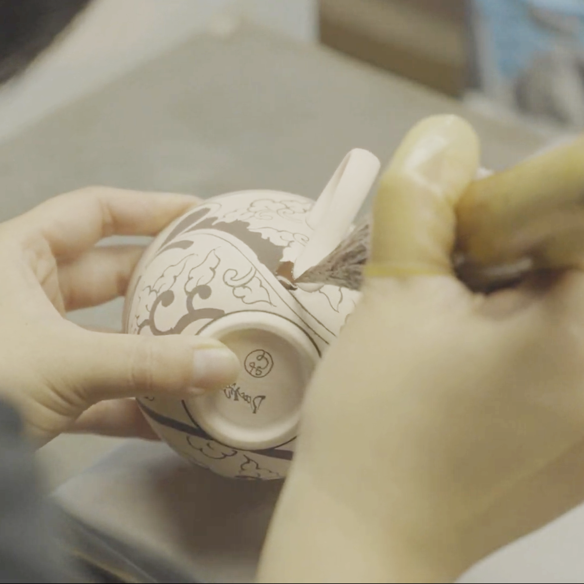 Deep Cobalt Knotted Arabesque Cup and Saucer　