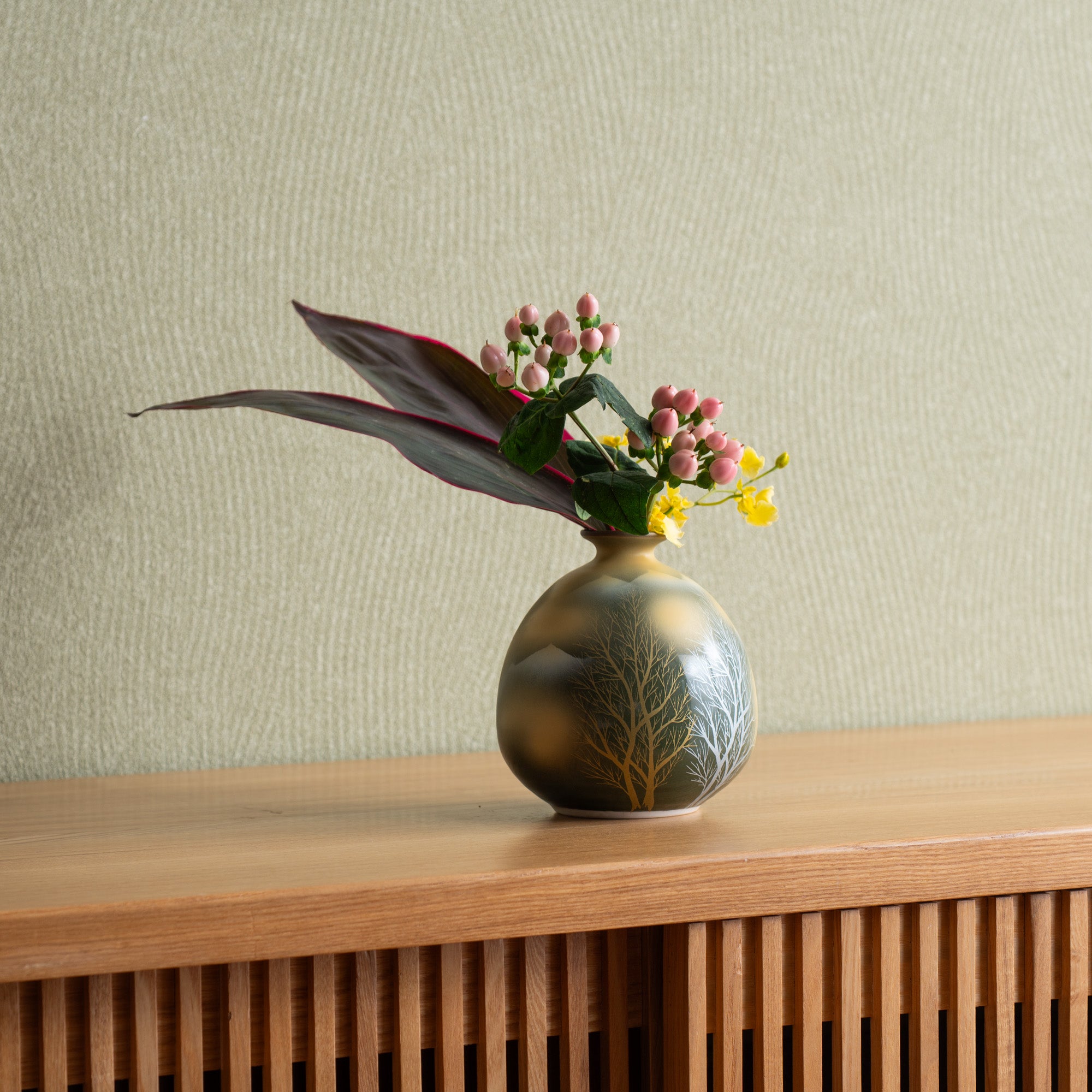 Tree and Gold Cloud Japanese Flower Vase