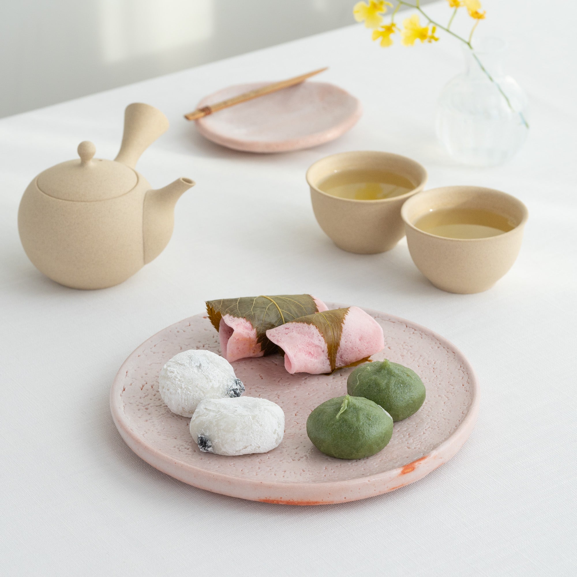 Shino Blush Footed Round Dinner Plate