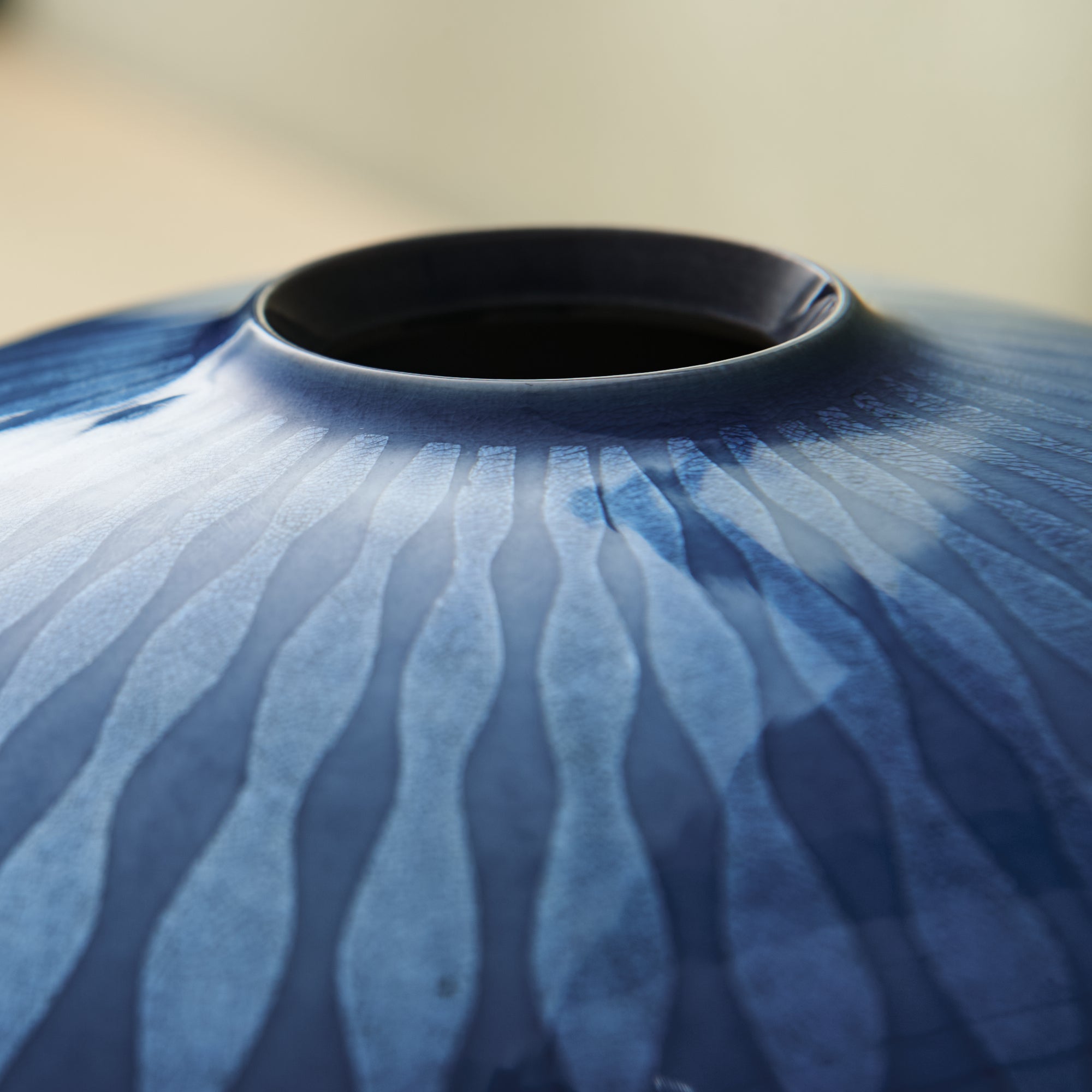 Yuri-Ginsai Pale Azure Rising Steam Pattern Vase