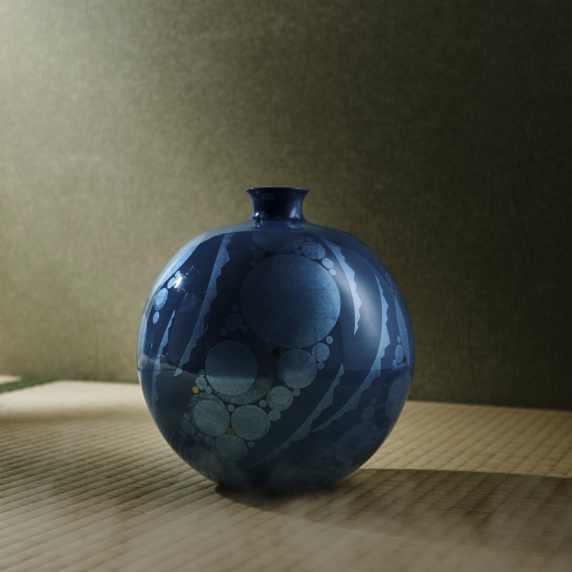Yuri-Ginsai Pale Azure Circular Pattern Vase