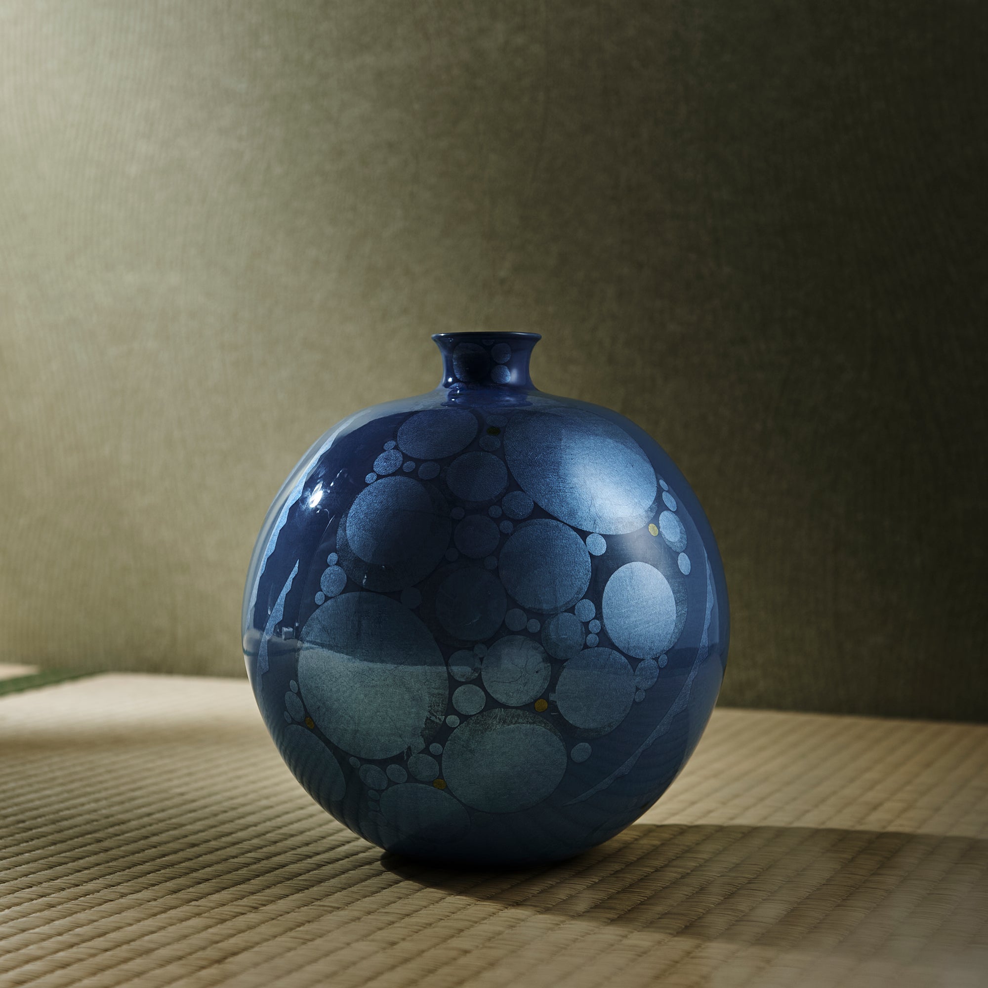 Yuri-Ginsai Pale Azure Circular Pattern Vase
