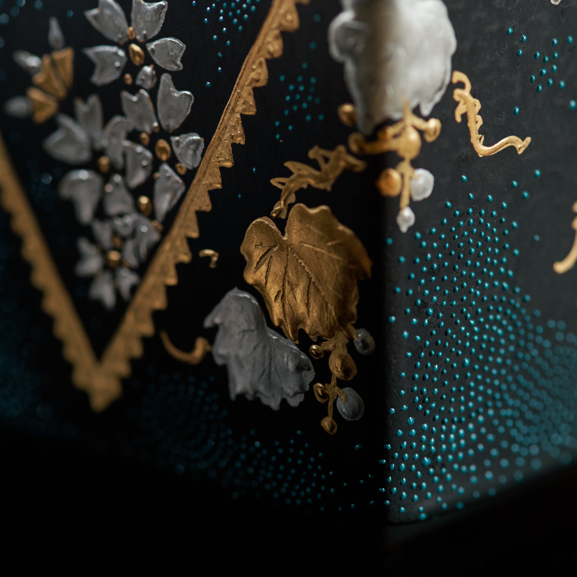 Morikin Aochibu Grape with Sakura and Maple Leaves Vase