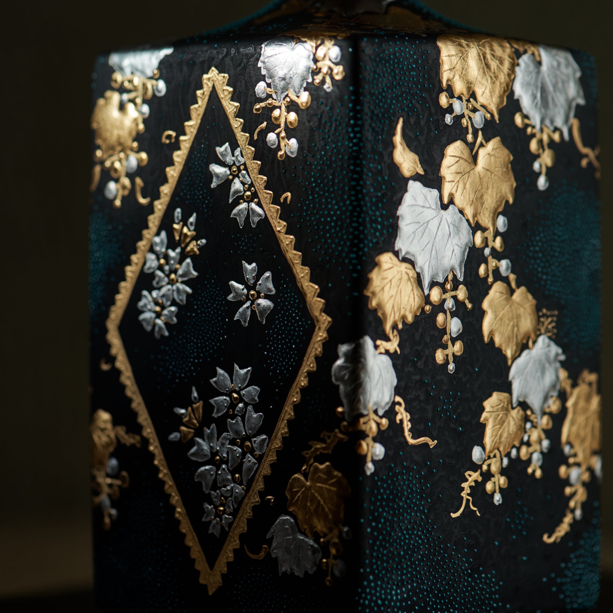 Morikin Aochibu Grape with Sakura and Maple Leaves Vase