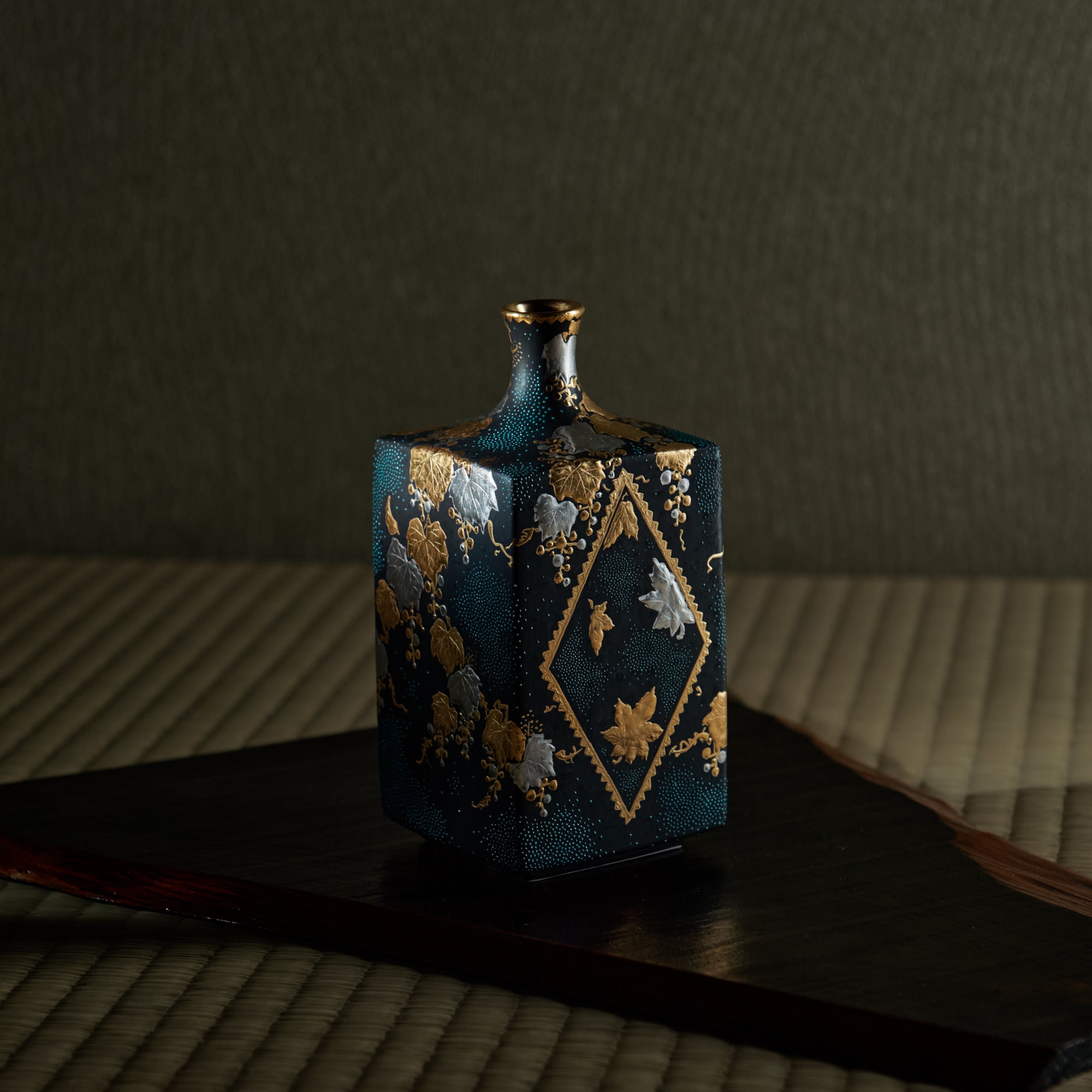 Morikin Aochibu Grape with Sakura and Maple Leaves Vase