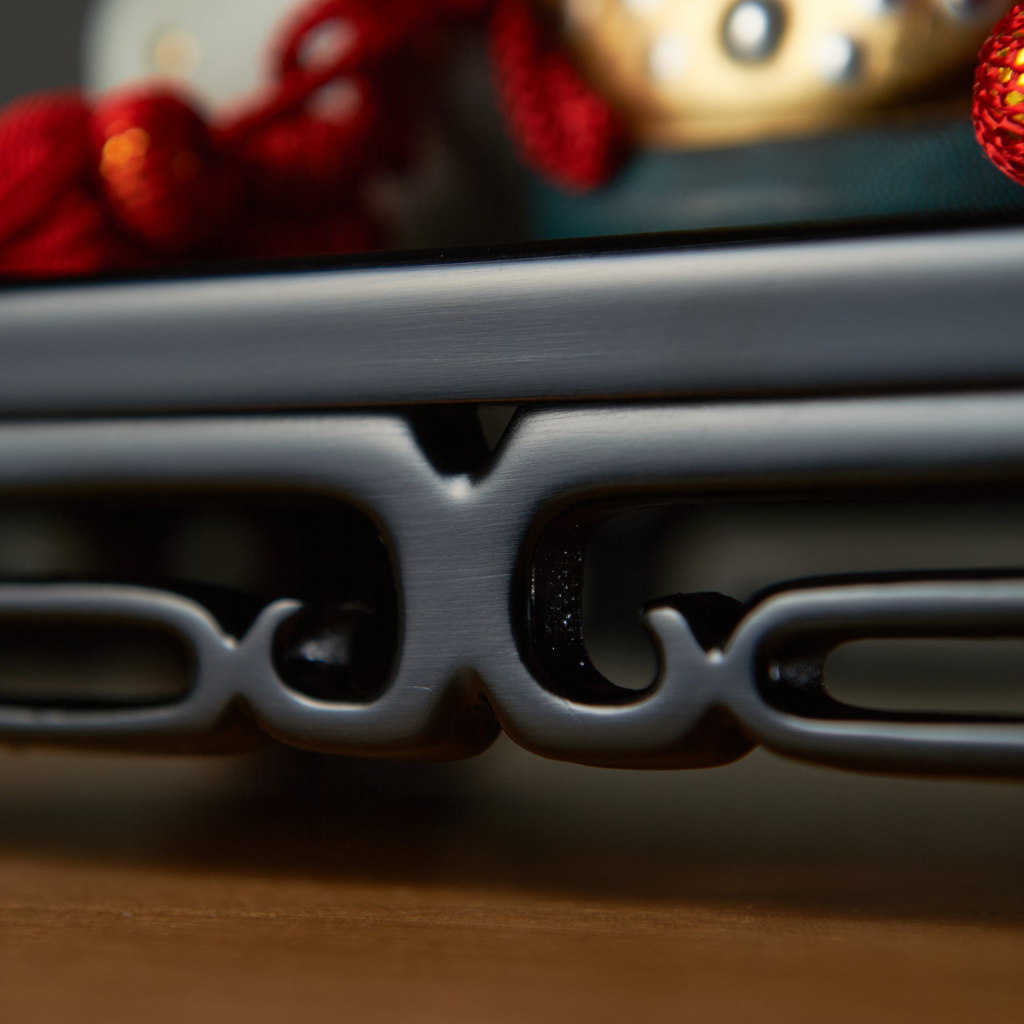 Morikin Aochibu und Shirochibu Hosoge Muster Kabuto Samurai Helm Ornament