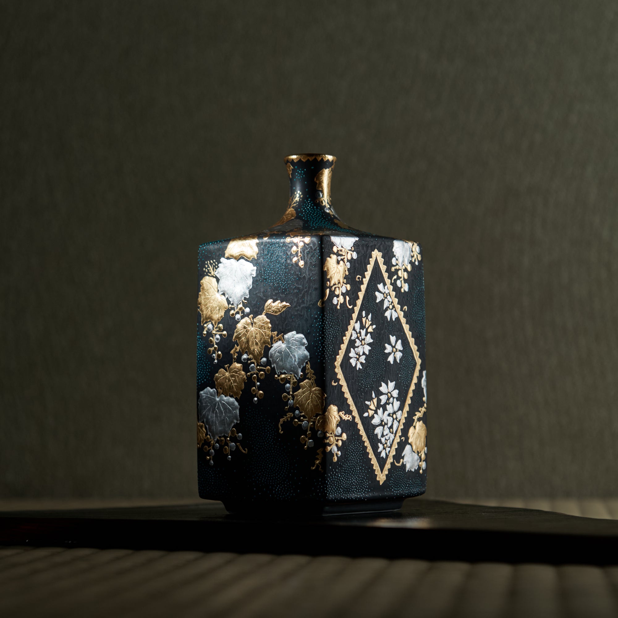 Morikin Aochibu Grape with Sakura and Maple Leaves Vase