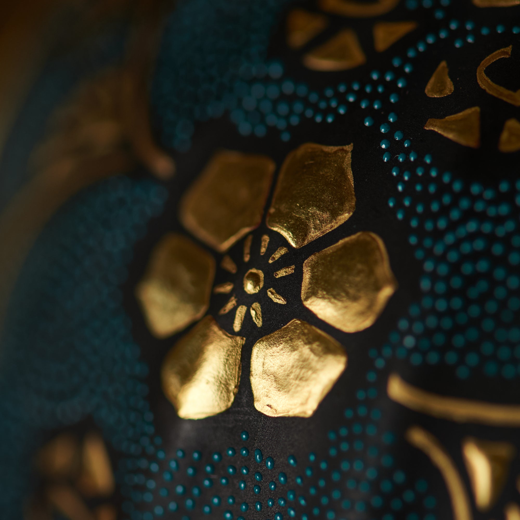 Morikin Aochibu und Shirochibu Hosoge Muster Kabuto Samurai Helm Ornament