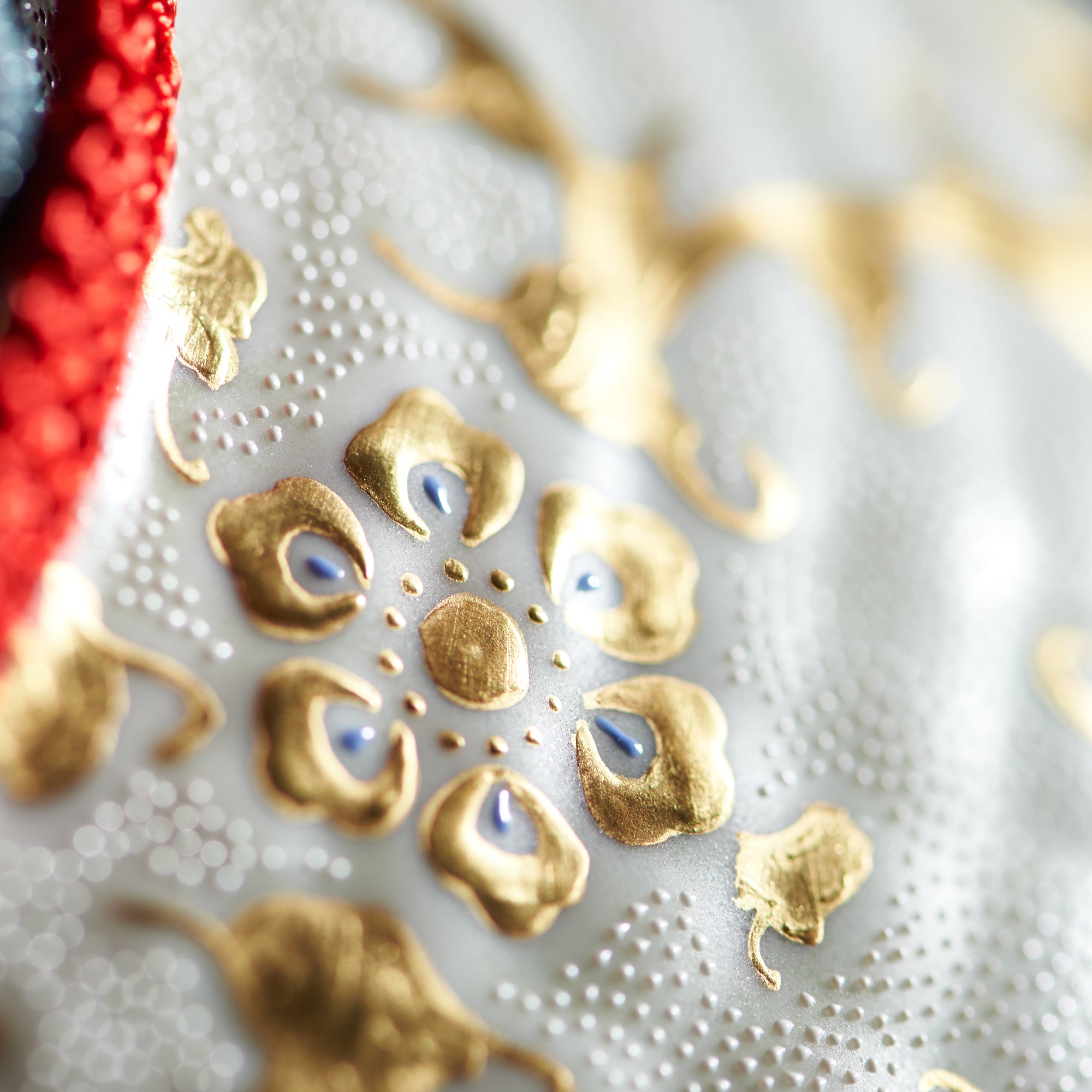 Morikin Aochibu und Shirochibu Hosoge Muster Kabuto Samurai Helm Ornament